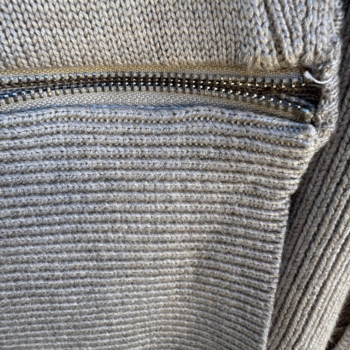 Carmen Marc Valvo Minimalist Quiet Luxury Ribbed Zip Detail Cardigan Tan XL NEW
