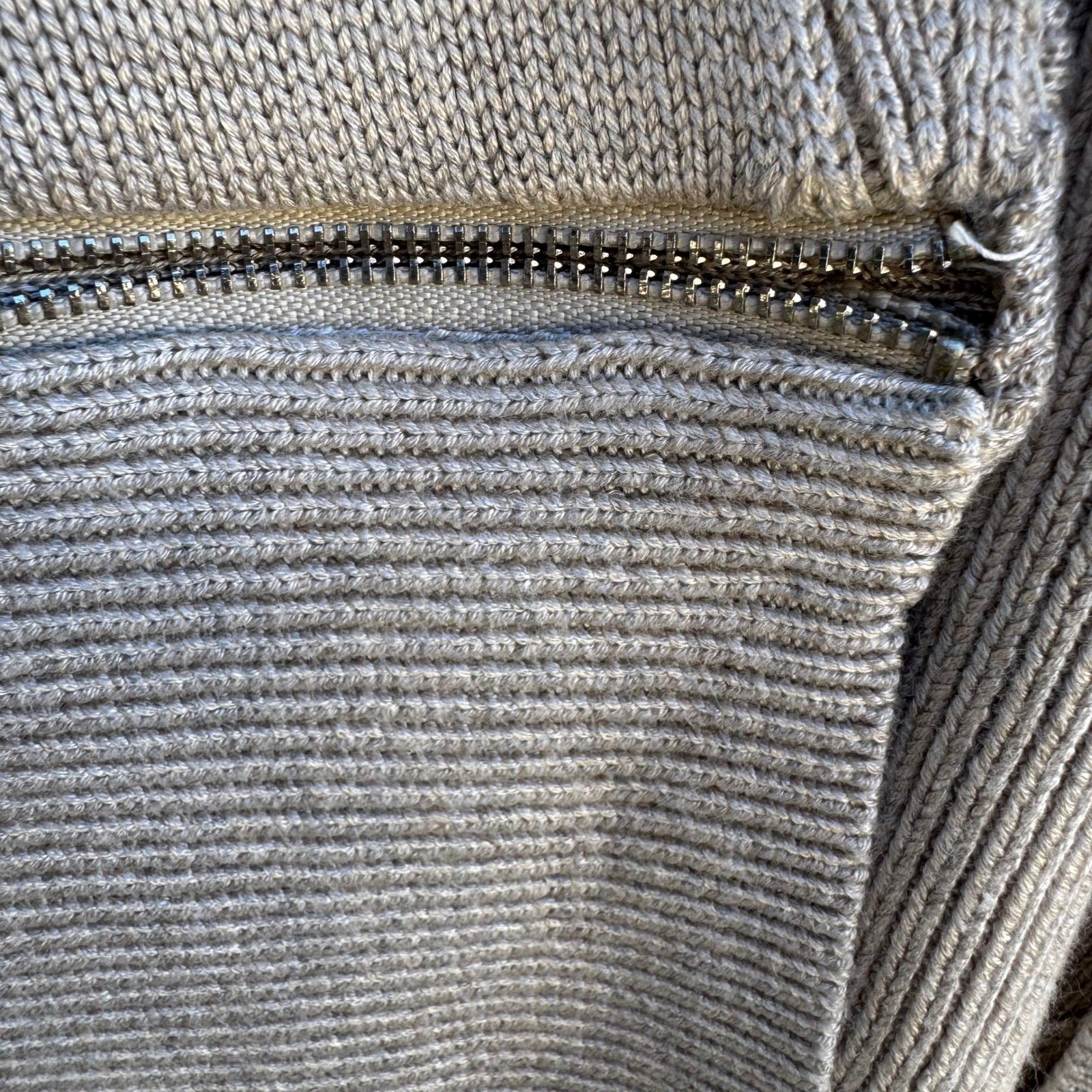 Carmen Marc Valvo Minimalist Quiet Luxury Ribbed Zip Detail Cardigan Tan XL NEW