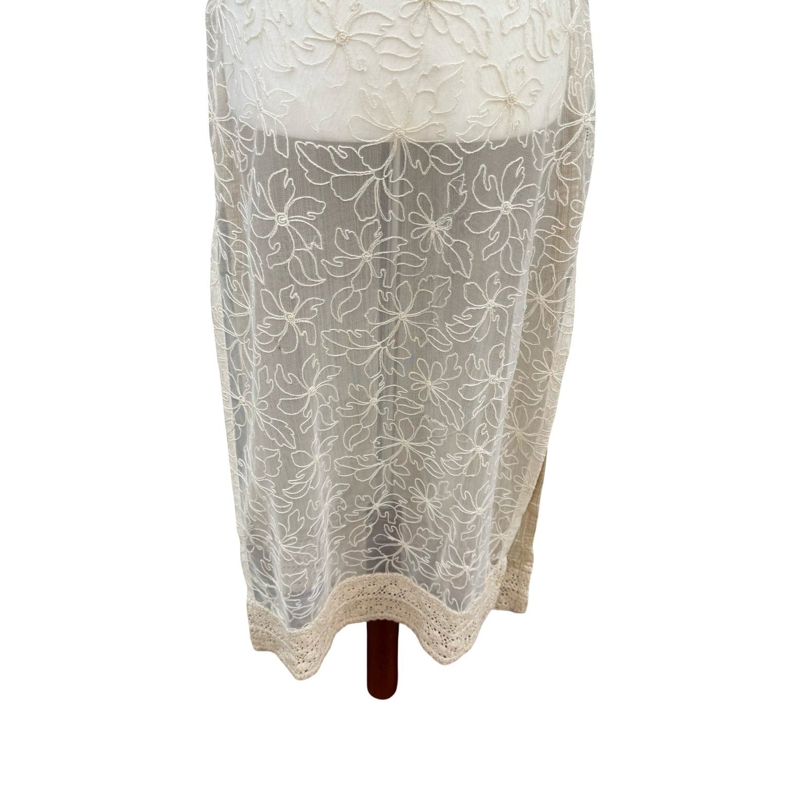 Bollywood Elegant Formal Gold Texture Floral Lace Beaded Sleeveless Kurta Tunic