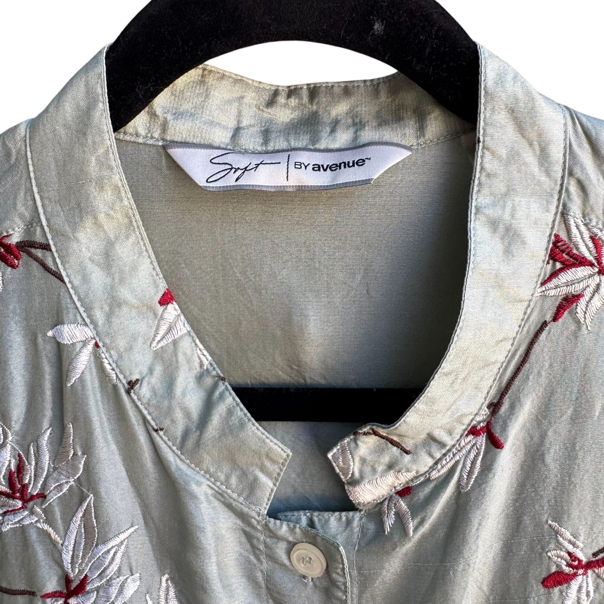 Soft By Avenue Womens Silk Sleeveless Floral Embroidered Button-Up Blouse 22/24