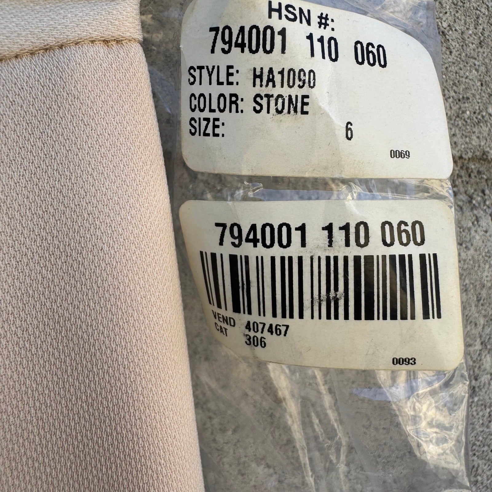 Randolph Duke The Look Stone Beige Pleated Straight Leg Trousers Womens 6 NEW