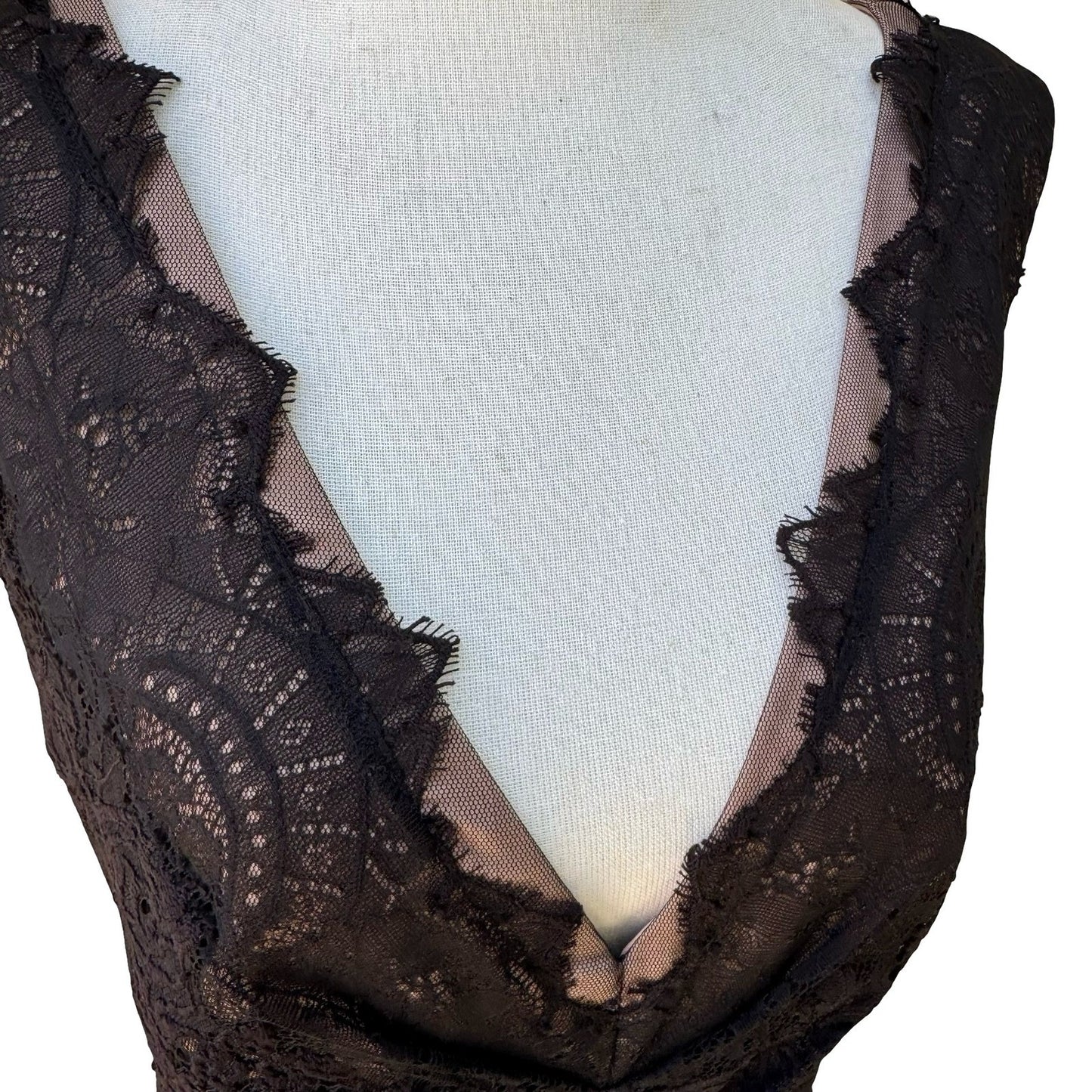 Vera Wang Romantic Feminine Floral Lace Chic Wedding Guest Cocktail Dress LBD 14
