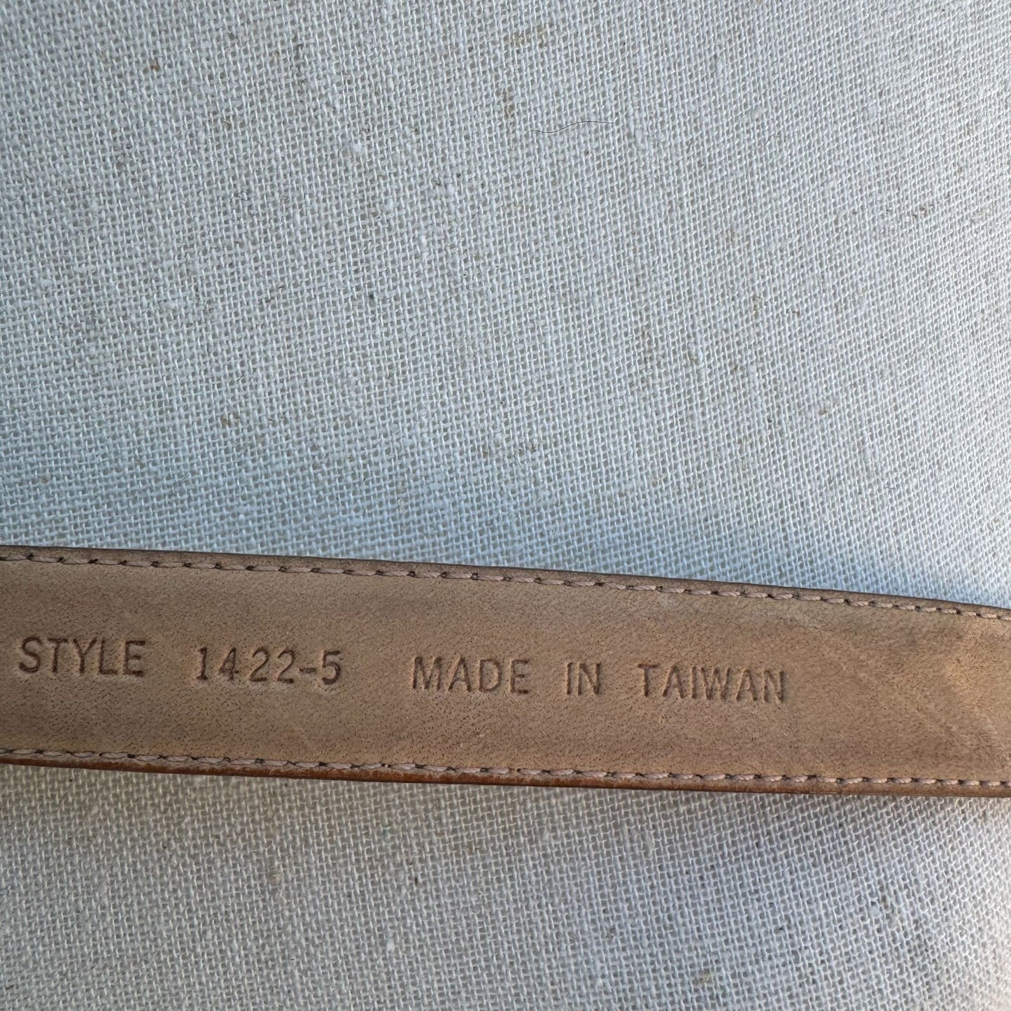 Liz Claiborne Vintage Womens Tan Full Grain Semi Aniline Leather Skinny Belt L