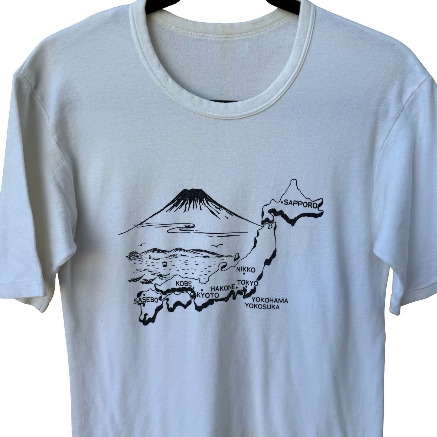 Vintage Japan Mount Fuji Souvenir Graphic T-Shirt White Short Sleeve Crewneck