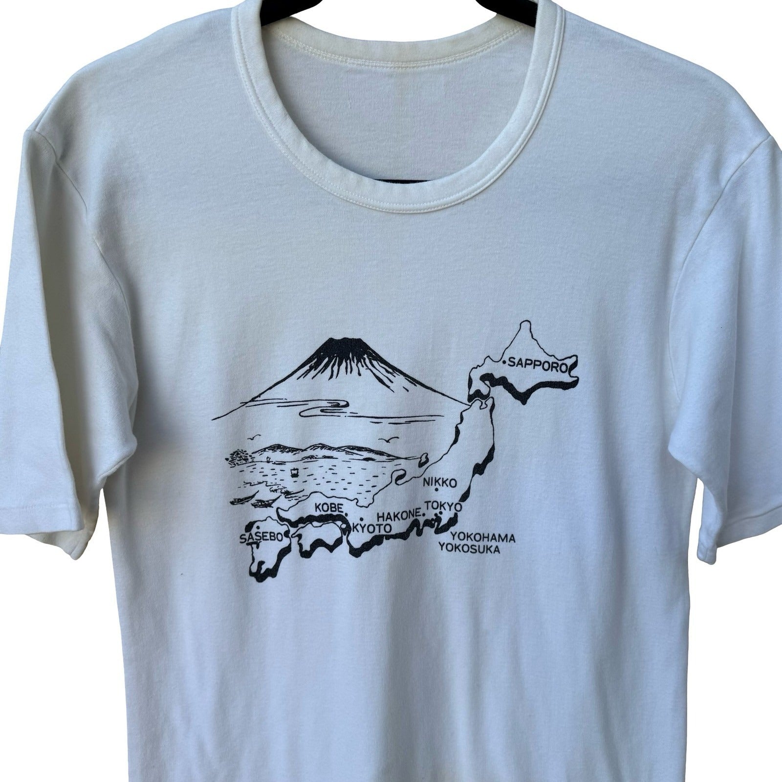 Vintage Japan Mount Fuji Souvenir Graphic T-Shirt White Short Sleeve Crewneck