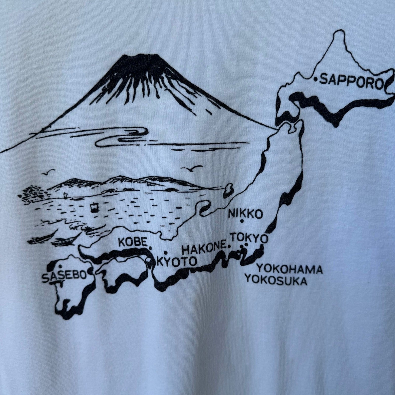 Vintage Japan Mount Fuji Souvenir Graphic T-Shirt White Short Sleeve Crewneck
