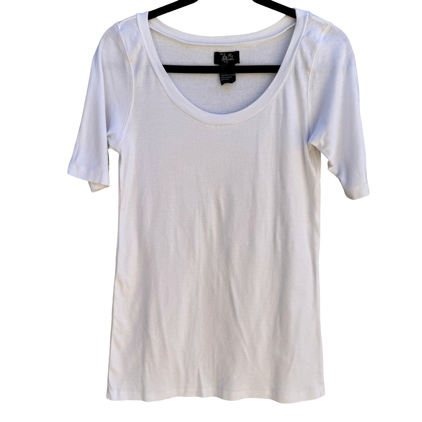 Hot in Hollywood Minimalist Scoop Neck Slim Fit Cotton Clean Girl Shirt White M