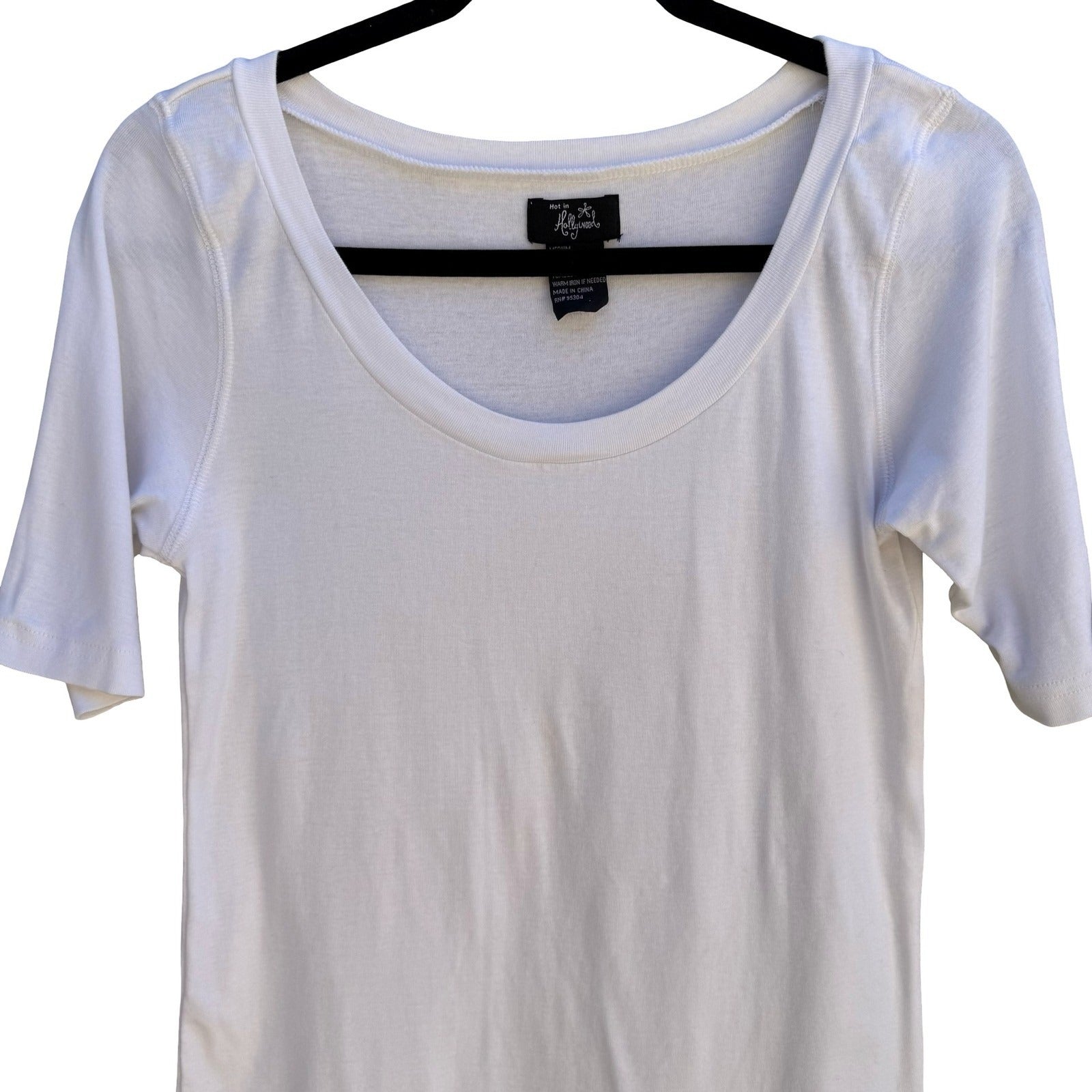Hot in Hollywood Minimalist Scoop Neck Slim Fit Cotton Clean Girl Shirt White M