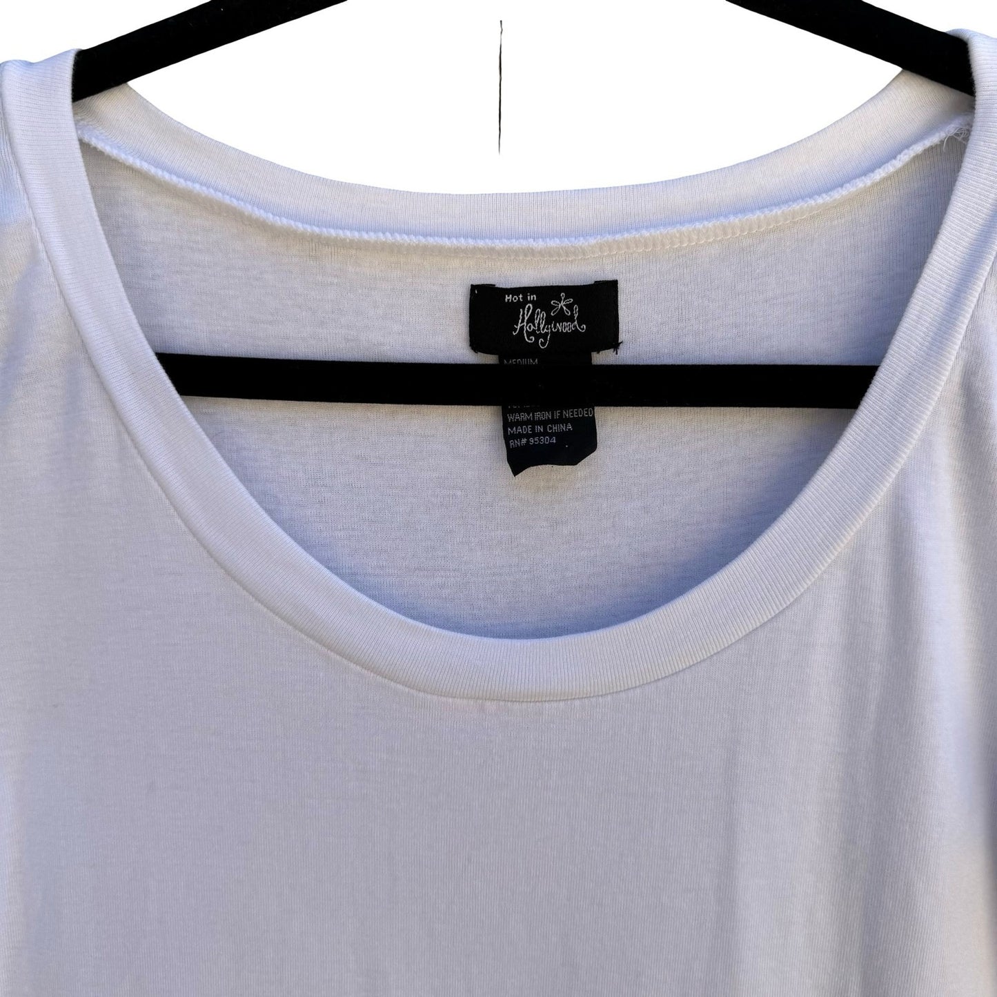 Hot in Hollywood Minimalist Scoop Neck Slim Fit Cotton Clean Girl Shirt White M