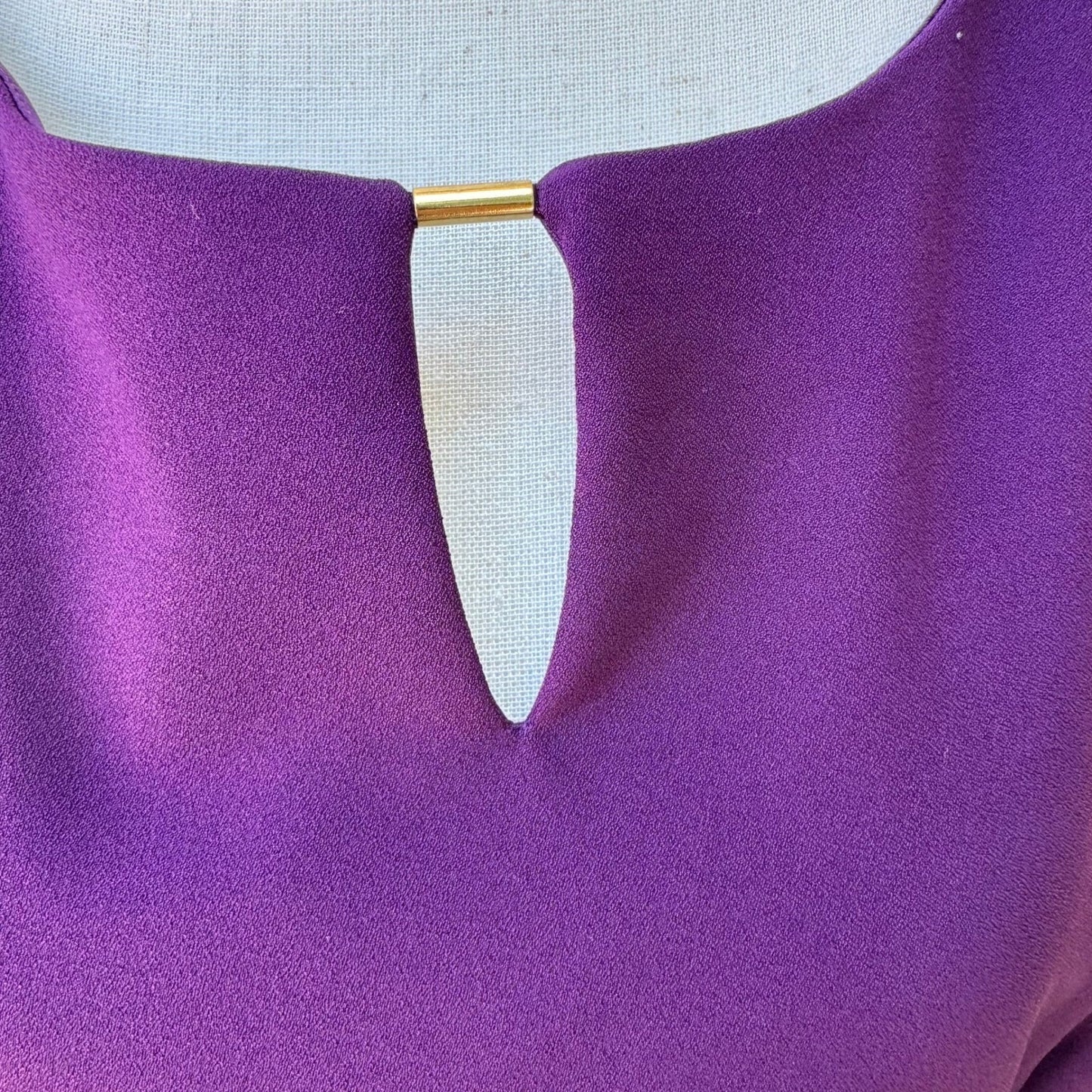 Tahari Arthur S. Levine Minimalist Professional Keyhole Sheath Dress Plum 14 NEW