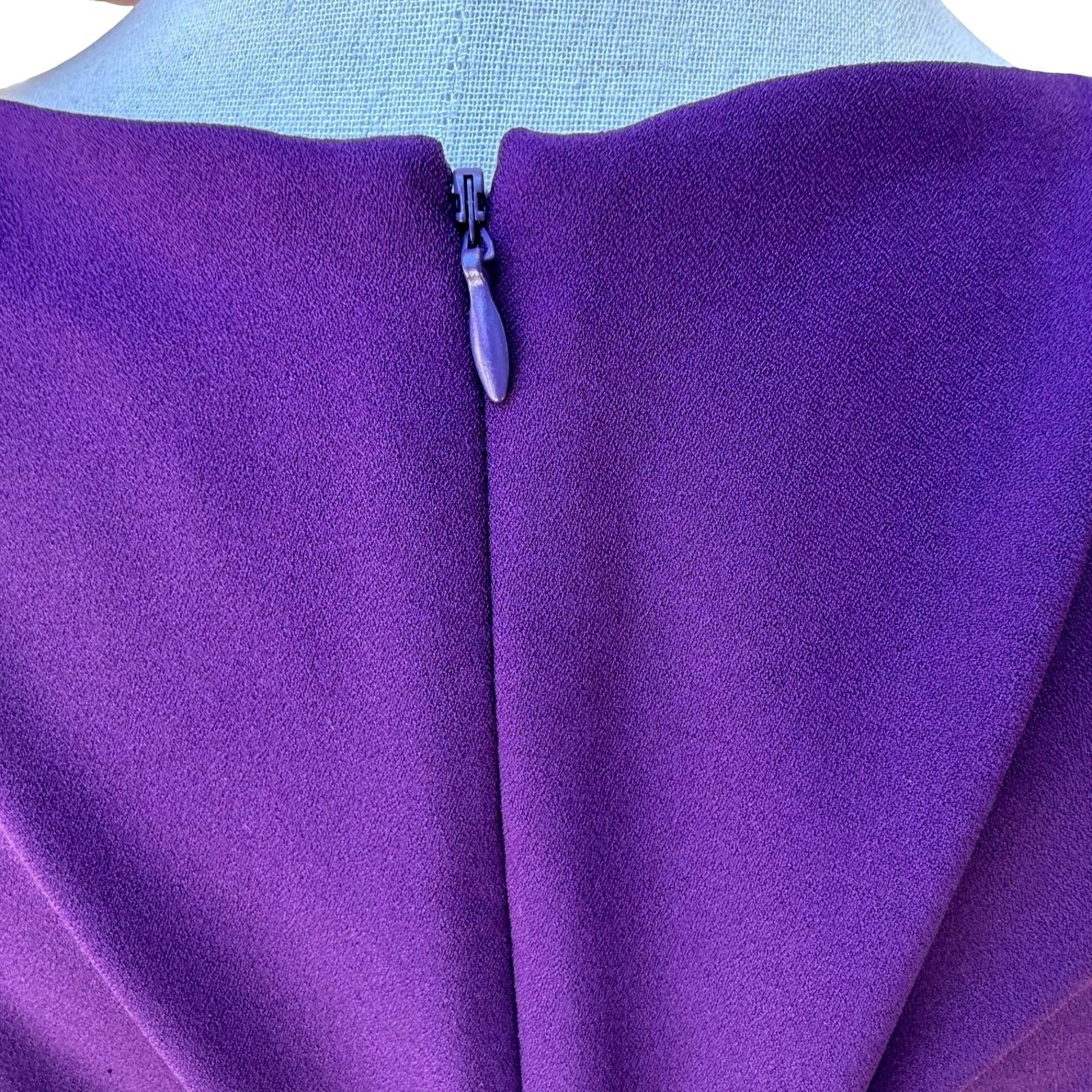 Tahari Arthur S. Levine Minimalist Professional Keyhole Sheath Dress Plum 14 NEW