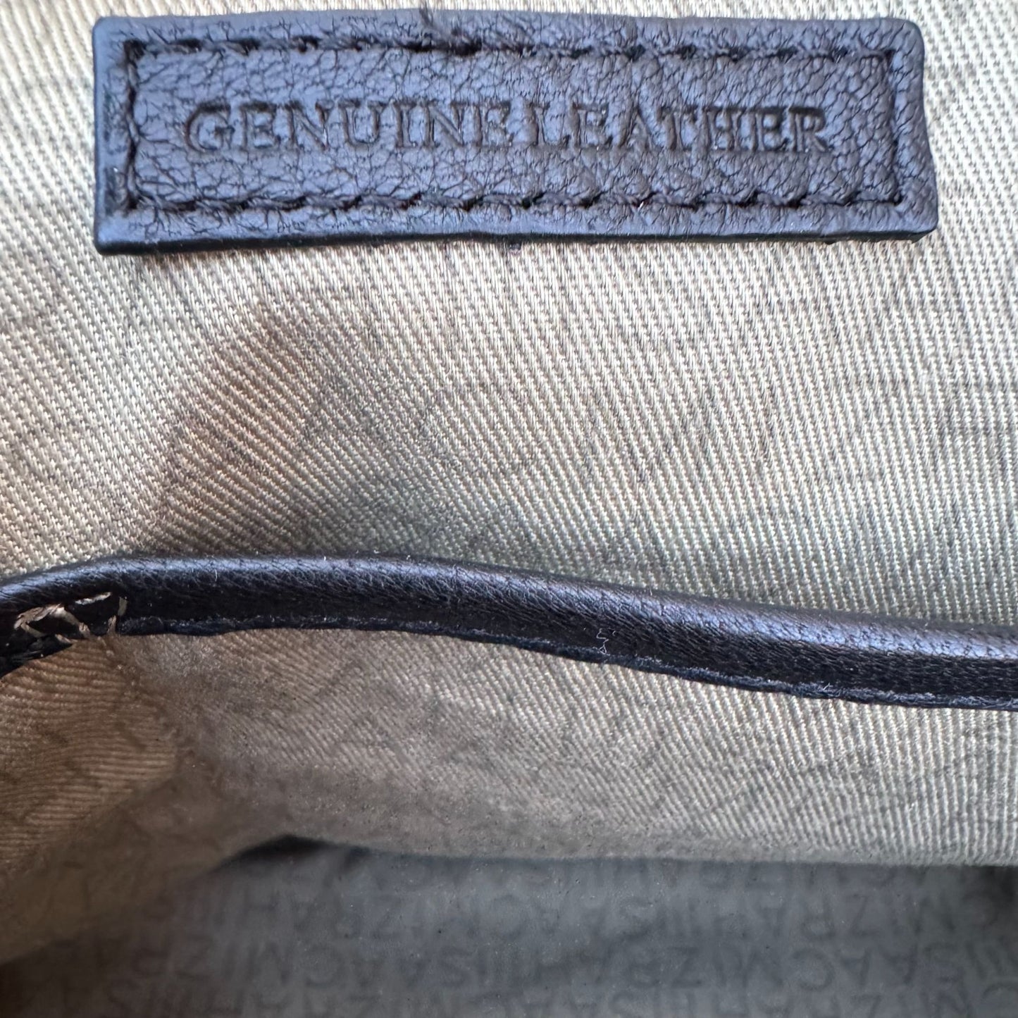 Isaac Mizrahi Quilted Black Leather Shoulder Bag Gold Chain Strap Logo Turn Lock