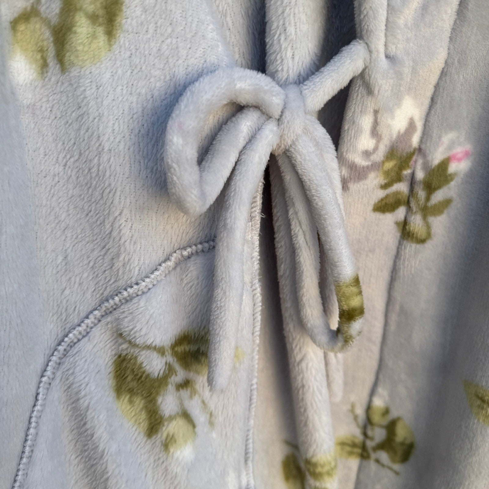 Noire Jasmine Rose Grey Floral Plush Fleece Robe Shawl Collar Large NEW NO BELT