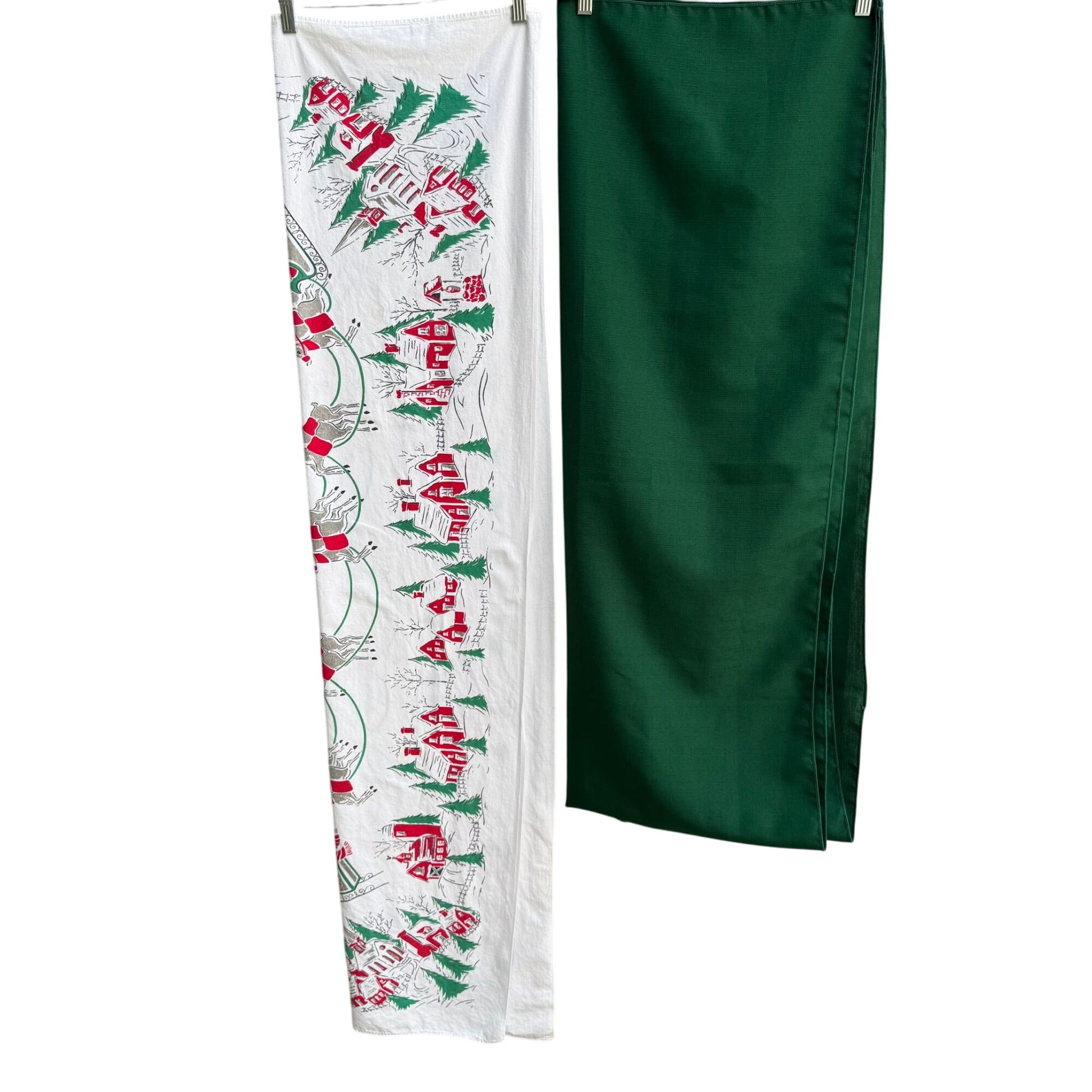 Vintage Christmas Holiday Santa Sleigh Tree Print Festive Red Green Tablecloths