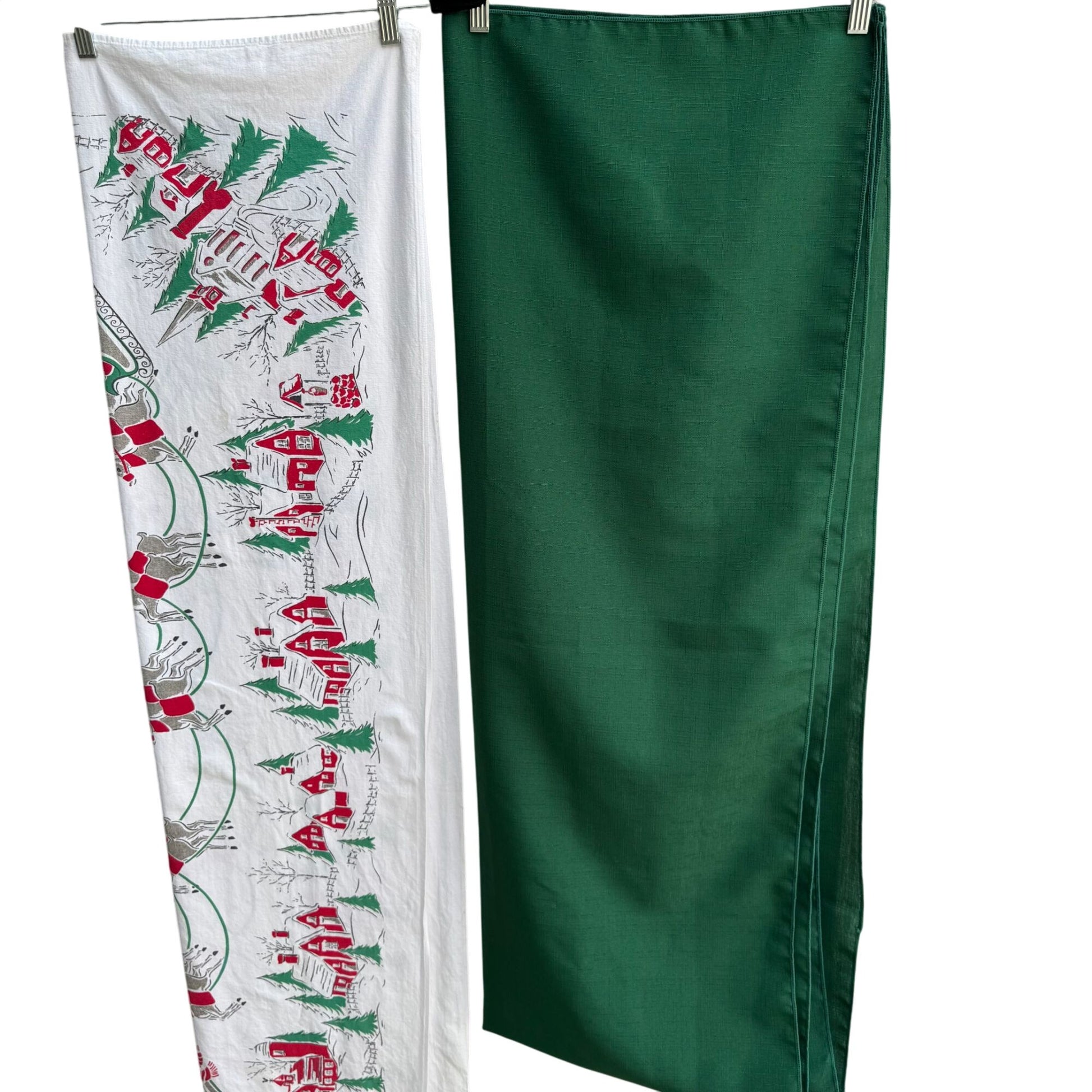 Vintage Christmas Holiday Santa Sleigh Tree Print Festive Red Green Tablecloths