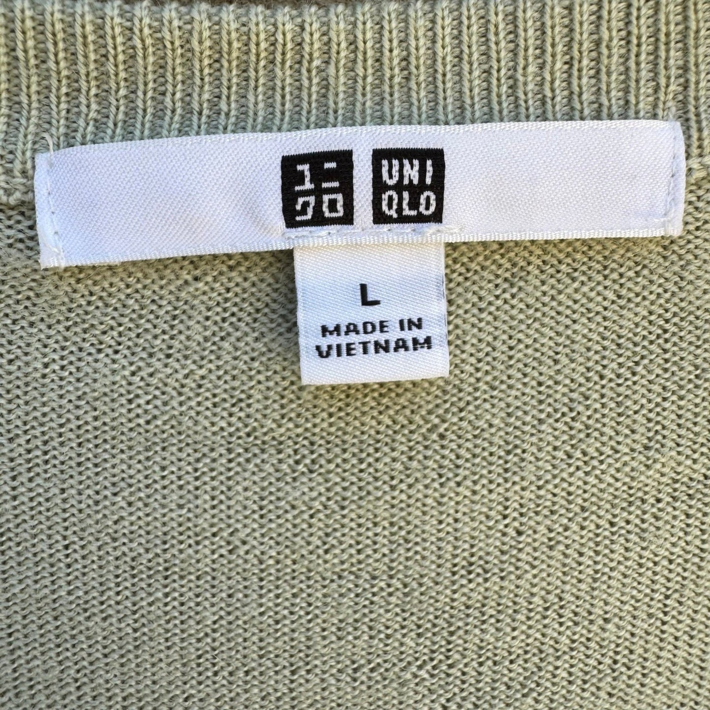 Uniqlo Minimalist 100% Wool Quiet Luxury Sweater Fine Knit Merino Green Womens L