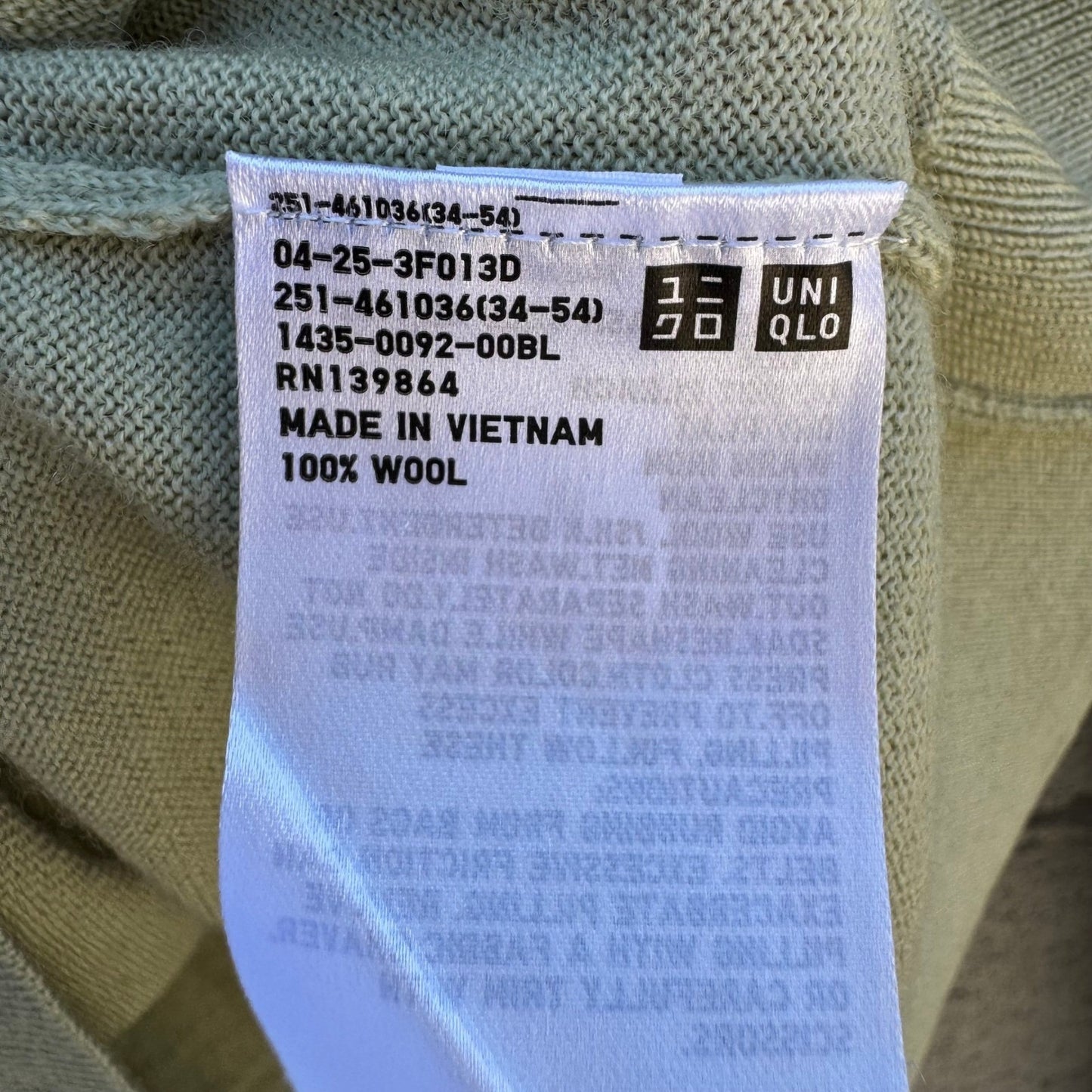 Uniqlo Minimalist 100% Wool Quiet Luxury Sweater Fine Knit Merino Green Womens L