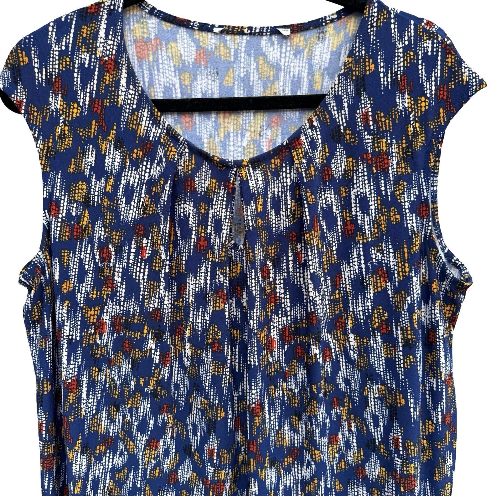Kasper Blue Abstract Geometric Print Sleeveless Pleated Keyhole Top Mod Layering