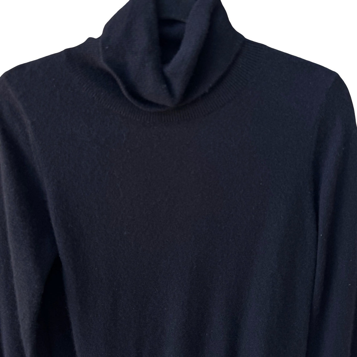 Karen Thomas 100% Cashmere Quiet Luxury Minimalist Preppy Turtleneck Sweater M
