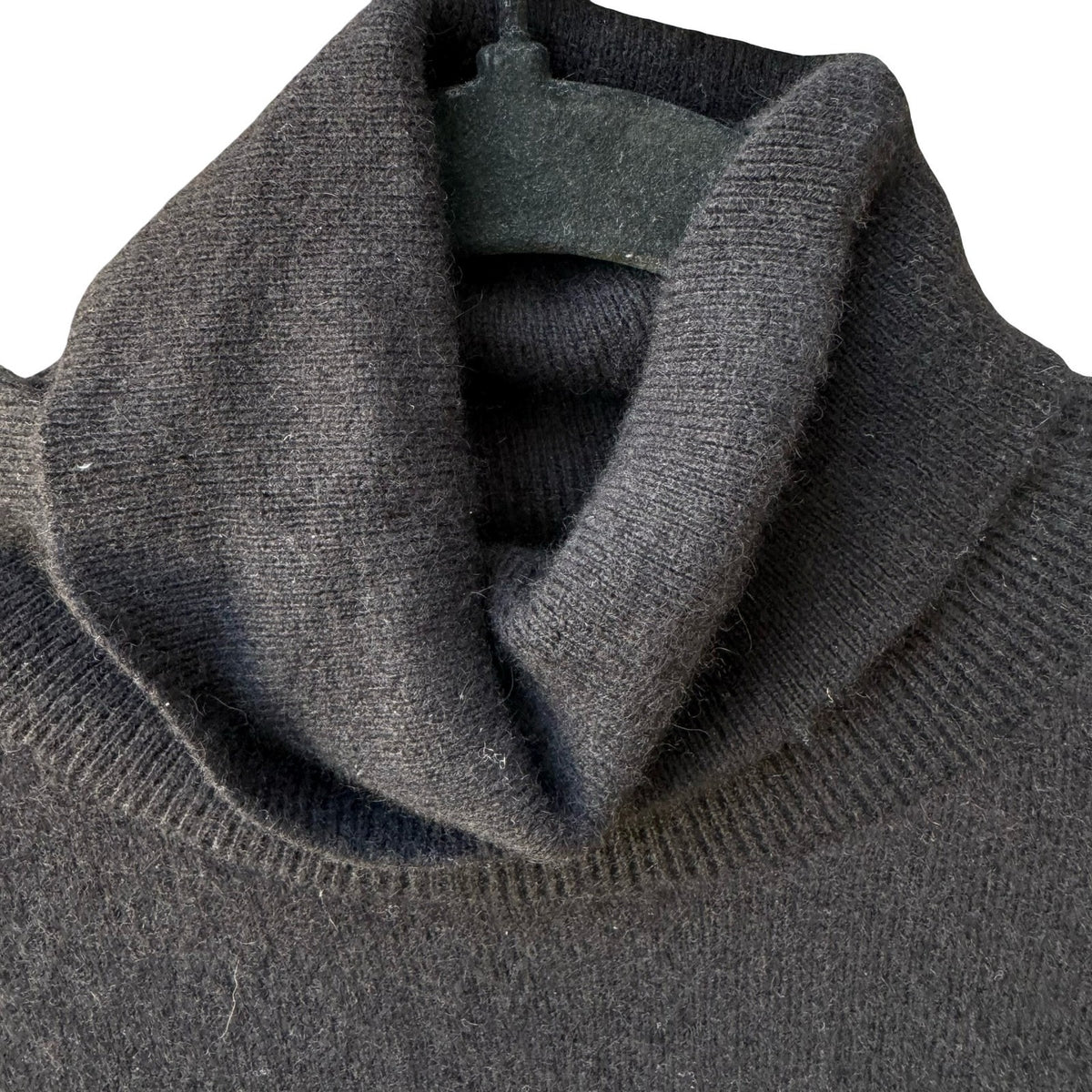 Karen Thomas 100% Cashmere Quiet Luxury Minimalist Preppy Turtleneck Sweater M