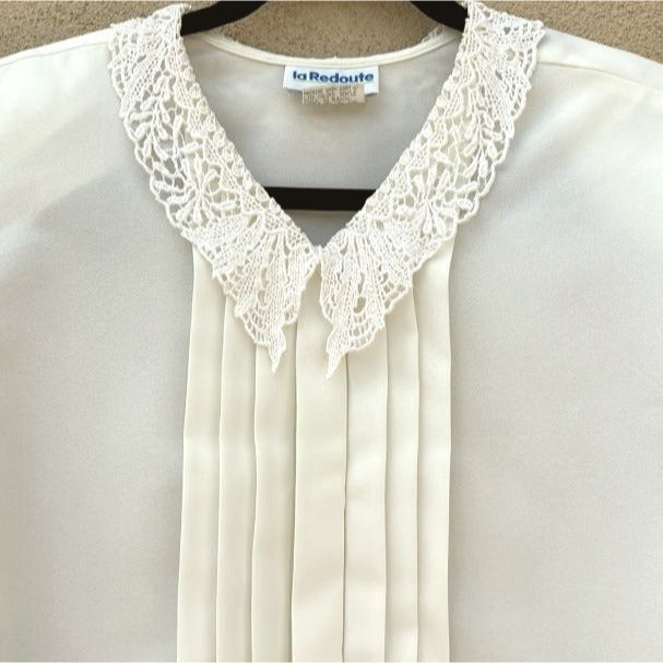 La Redoute Vintage 80s V Neck Lace Collar Pleated Hidden Button Front Blouse -14