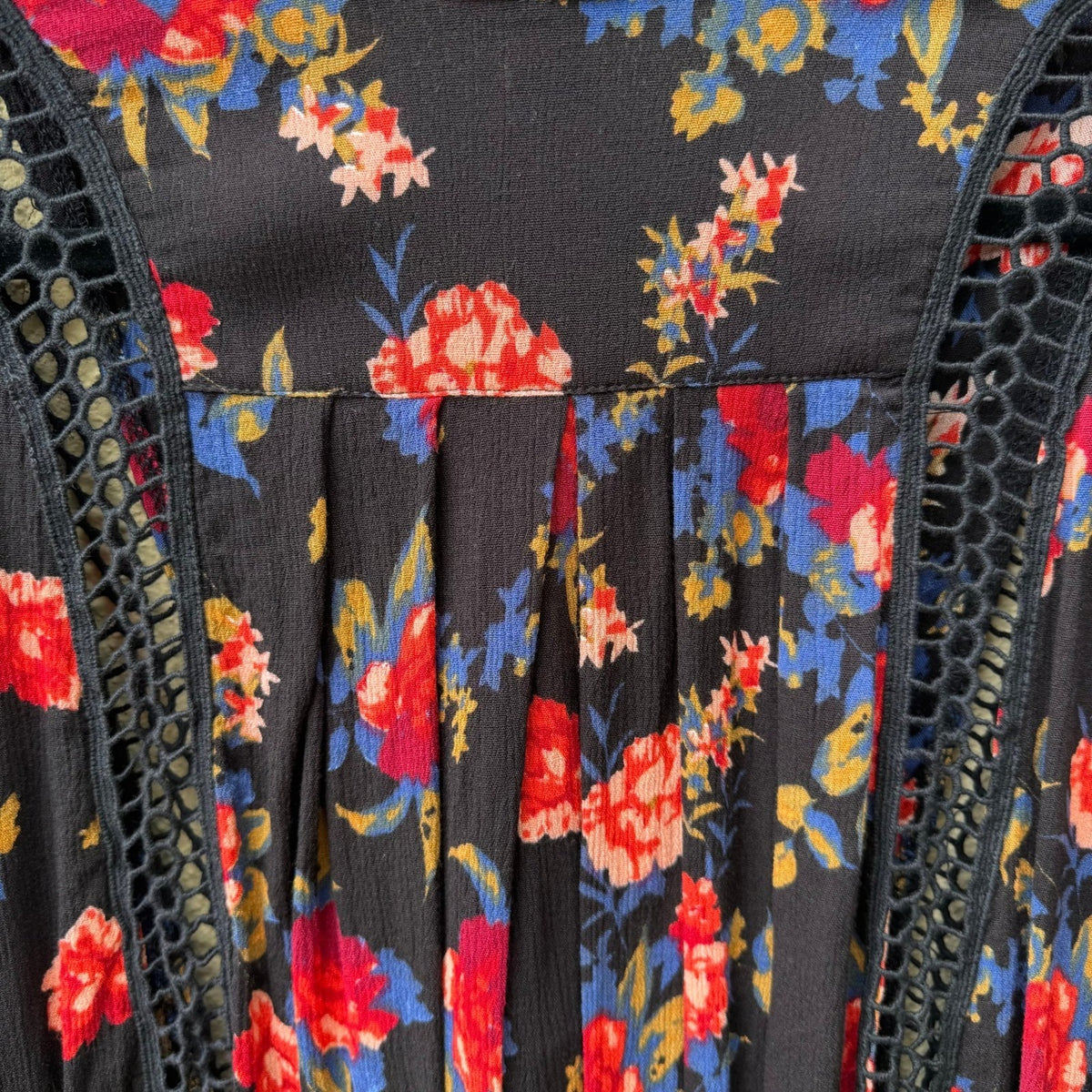 Indigo Thread Boho Whimsigoth Dark Floral Crochet Flowy Peasant Blouse Black L