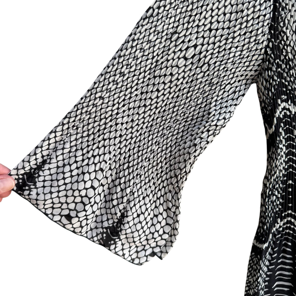 Nicola Petites Black White Snake Print Flared Sleeves V-Neckline Tunic Blouse PXL