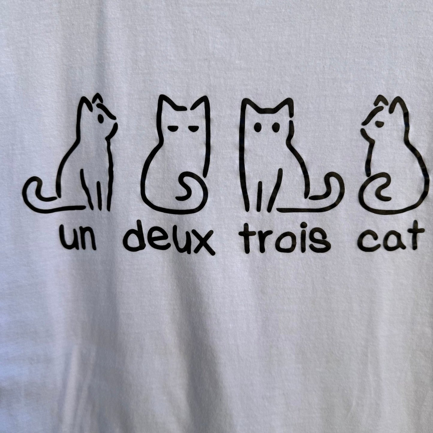 Gildan Un Deux Trois Cat Lover Graphic Whimsical Shirt White Cotton French Pun L
