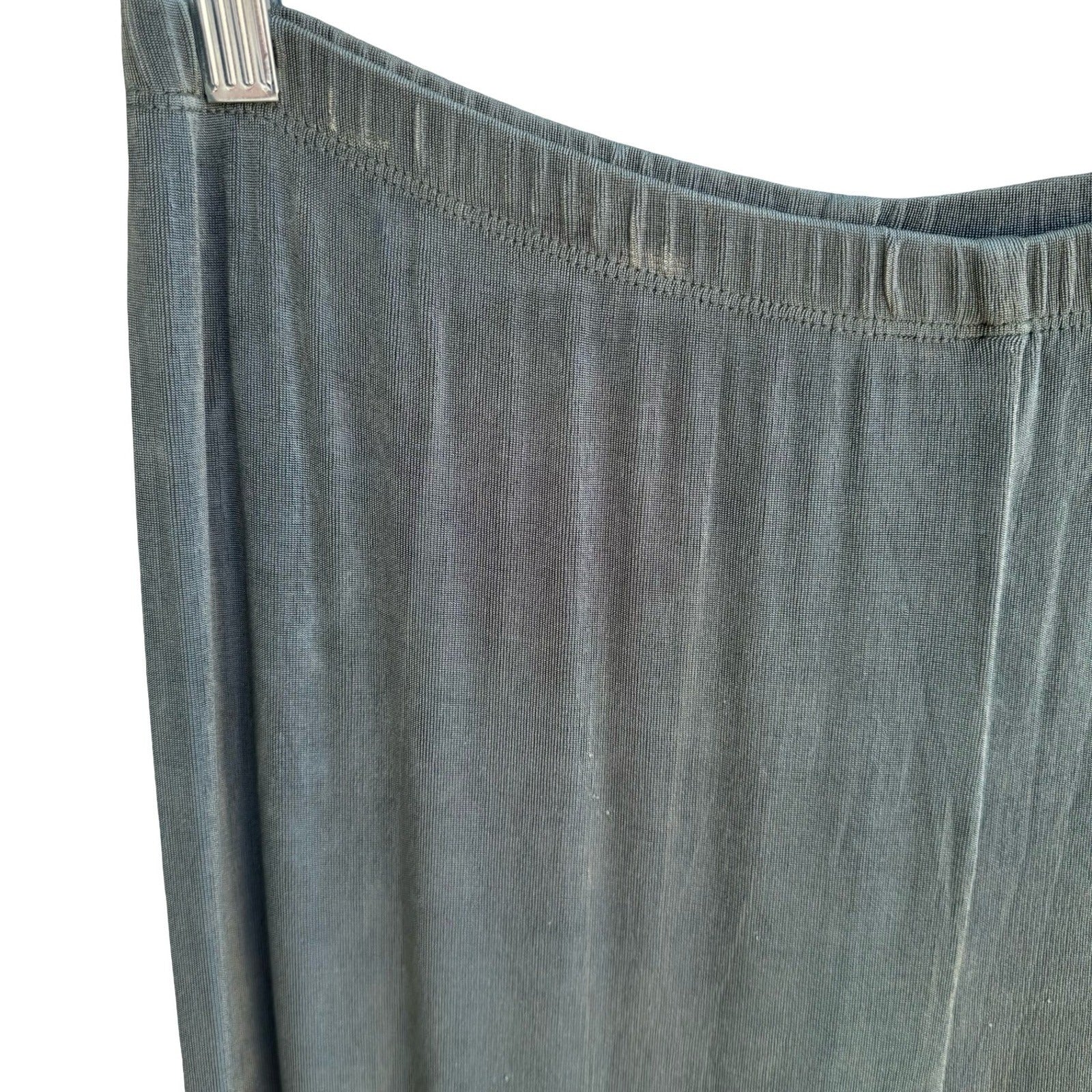 Chicos Travelers Minimalist Green Ribbed Straight Leg Pants Liquid Knit Size 1