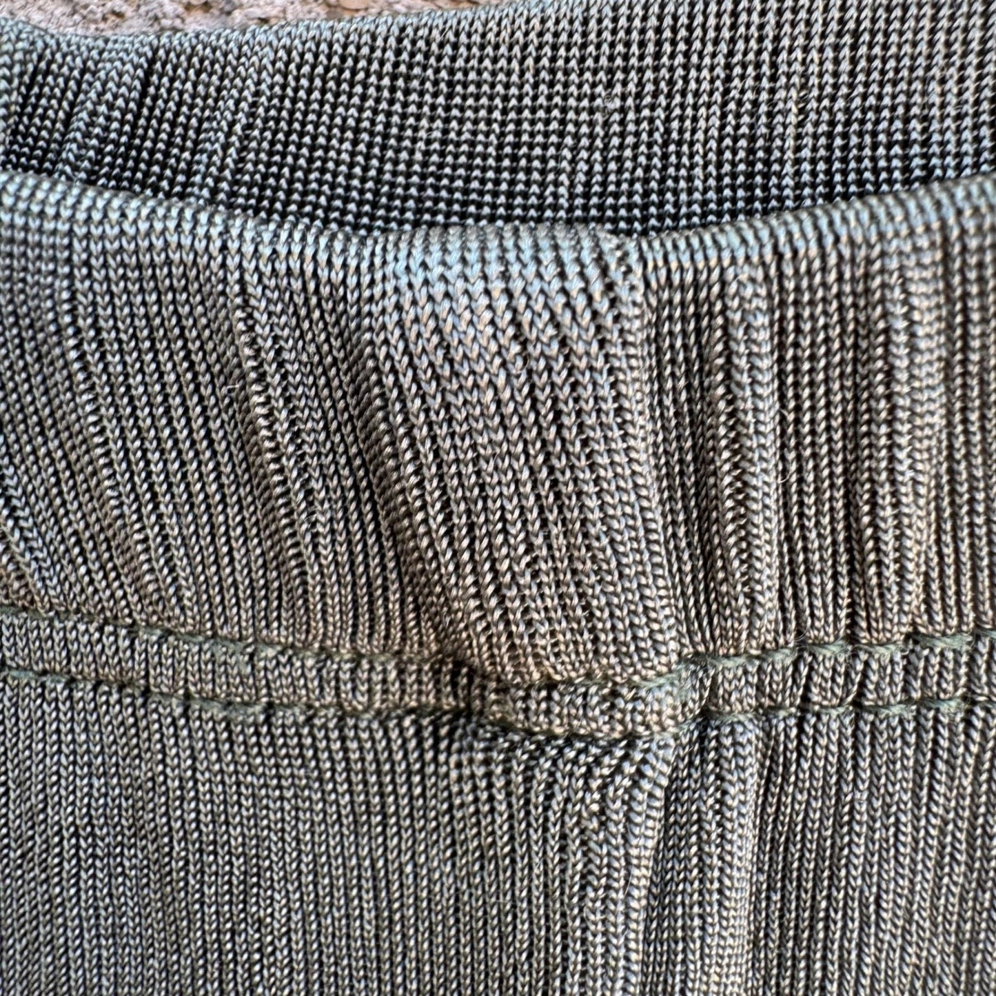 Chicos Travelers Minimalist Green Ribbed Straight Leg Pants Liquid Knit Size 1