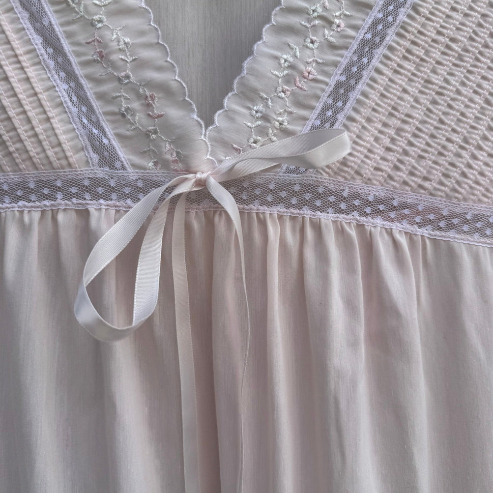 Vanity Fair Vintage 80s Pink Lace Pintuck Feminine Nightgown USA L Grandmacore