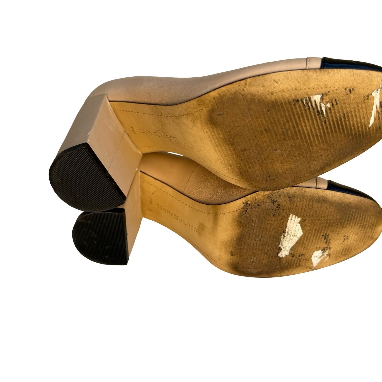 Tommy Hilfiger Womens Beige Black Cap Toe Block Heel Pumps Sze 7M Logo Medallion