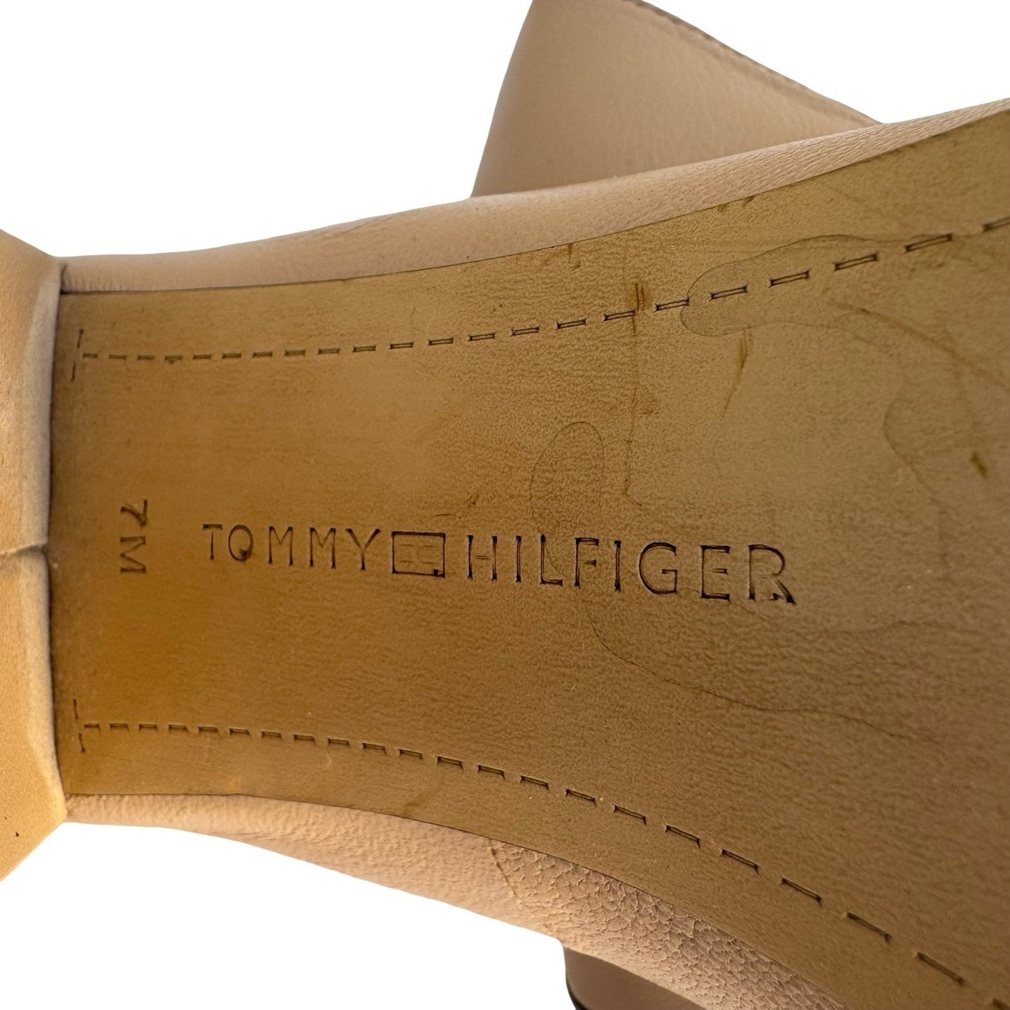 Tommy Hilfiger Womens Beige Black Cap Toe Block Heel Pumps Sze 7M Logo Medallion