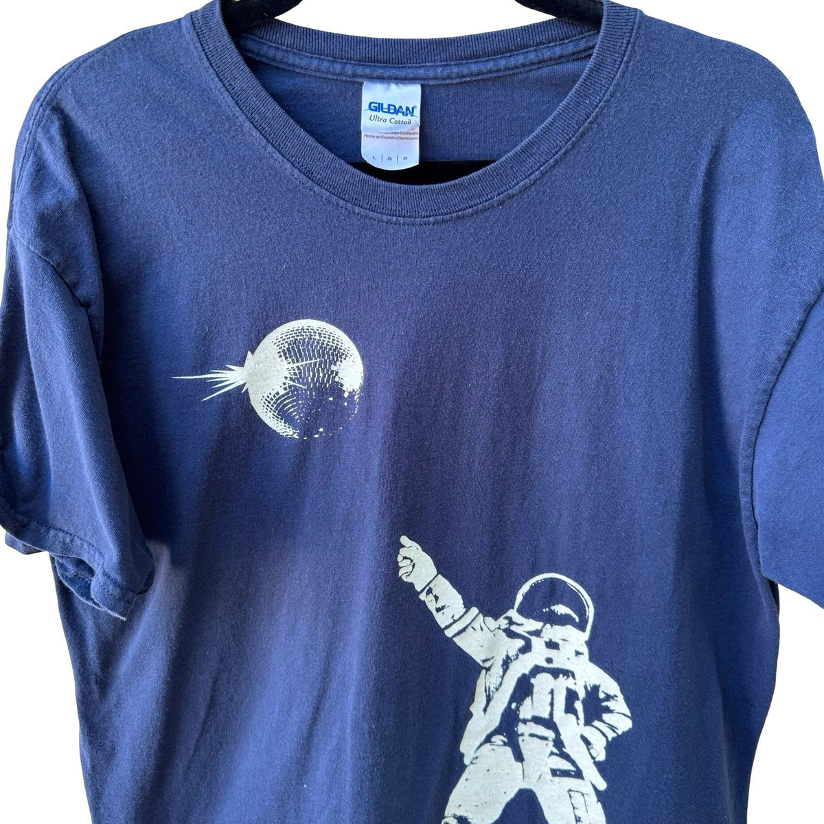 Gildan Museum of Flight Space NASA Astronaut Disco Ball Graphic T-Shirt Mens L