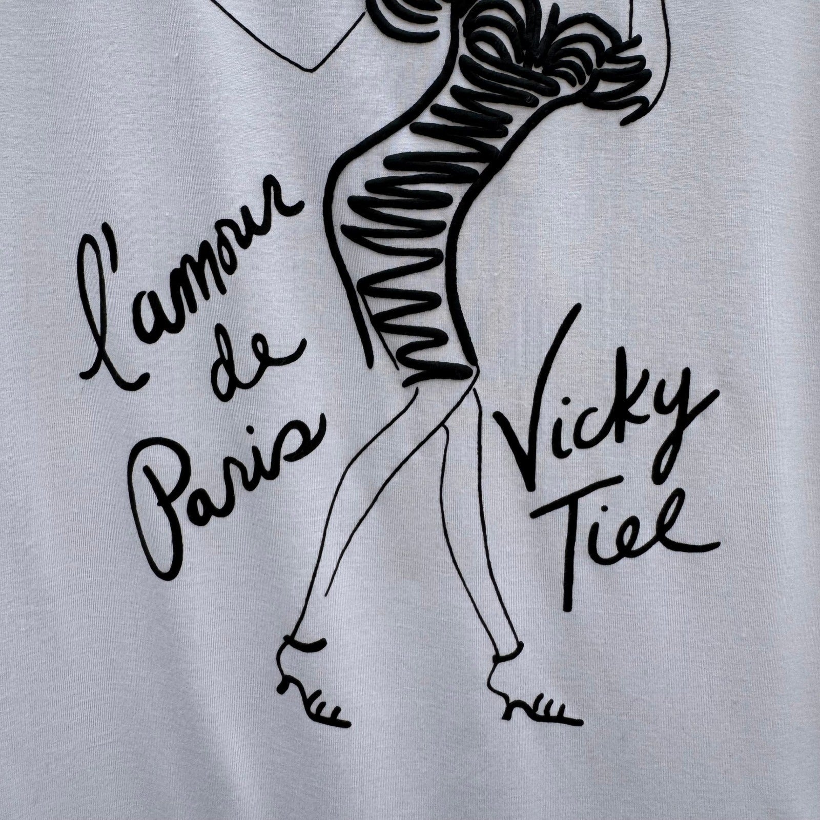 Vicky Tiel L'amour de Paris Graphic Tee Chic White Scoop Neck Short Sleeve Large
