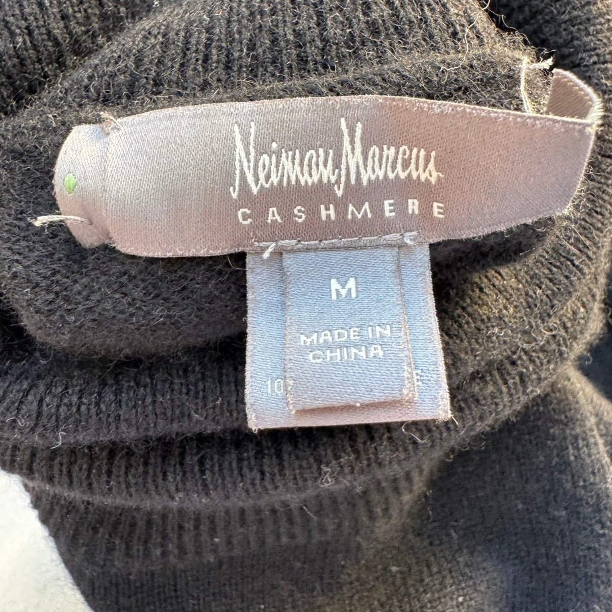 Neiman Marcus Cashmere Quiet Luxury Minimalist Preppy Turtleneck Sweater Black M