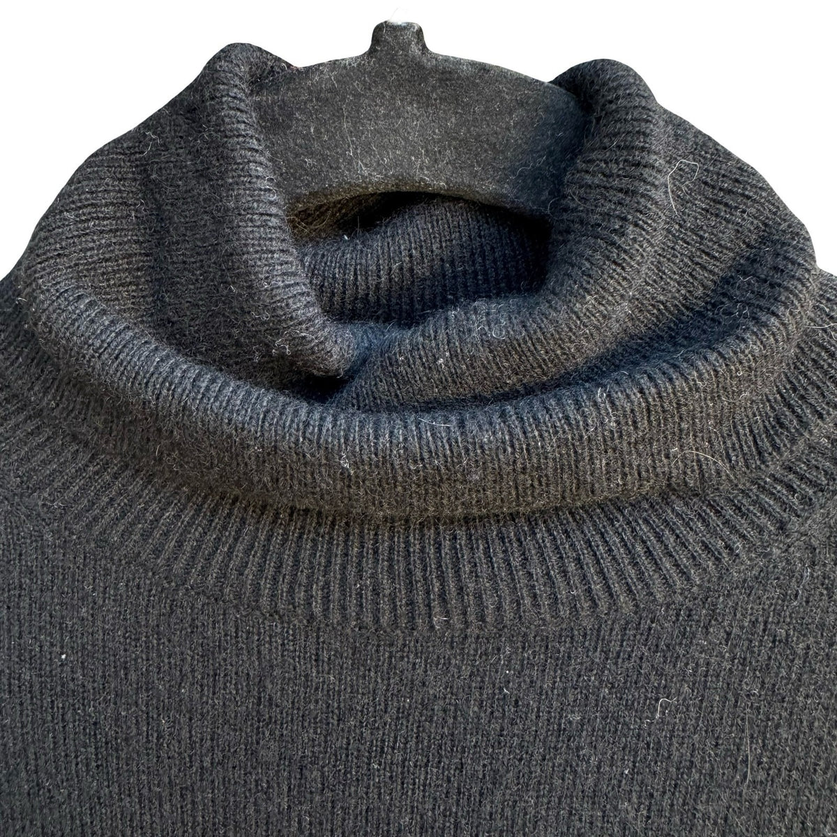 Neiman Marcus Cashmere Quiet Luxury Minimalist Preppy Turtleneck Sweater Black M
