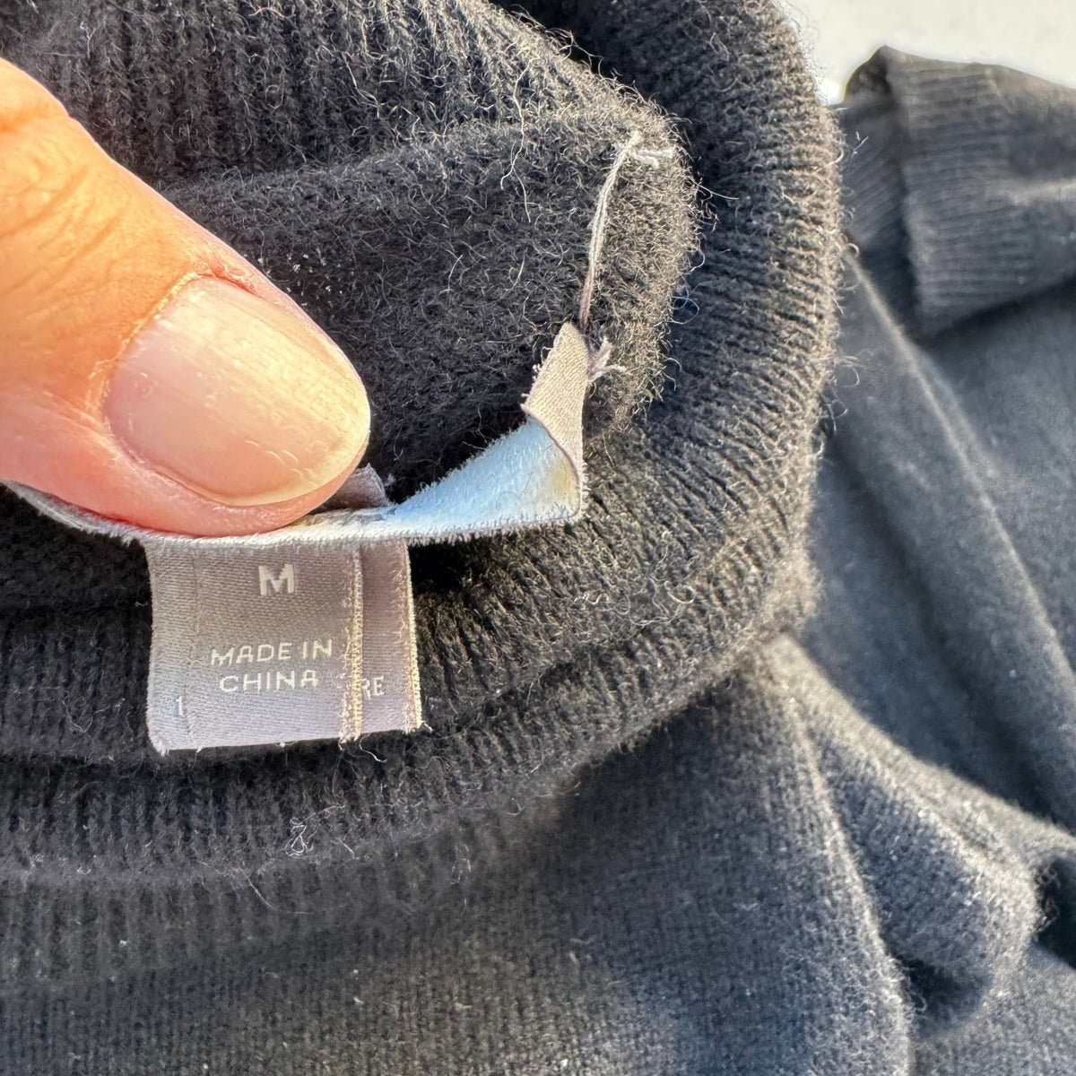 Neiman Marcus Cashmere Quiet Luxury Minimalist Preppy Turtleneck Sweater Black M
