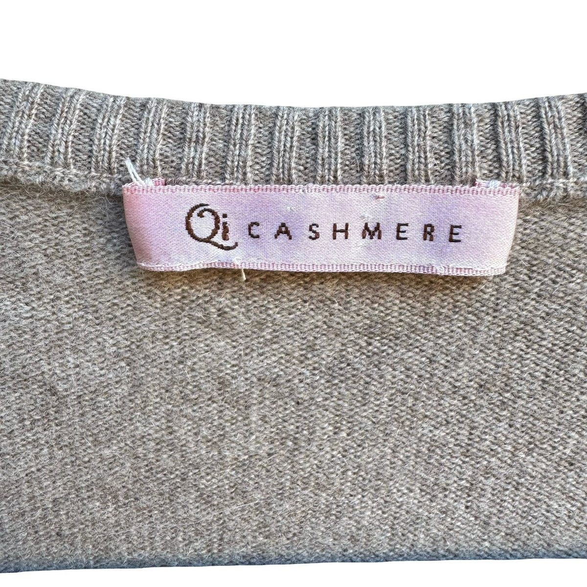 Qi Cashmere Quiet Luxury Minimalist Preppy Softcore Knit Pullover Sweater Tan XXS