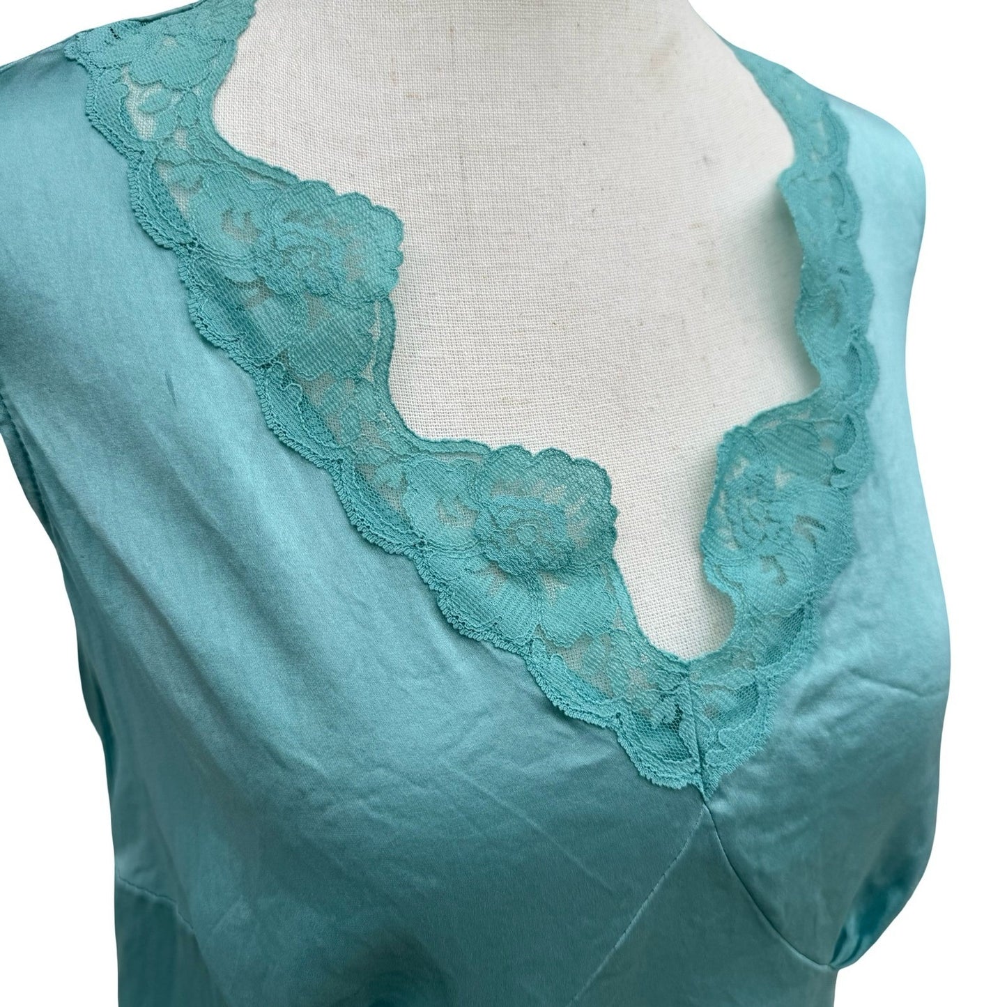 Vintage Y2K Turquoise Silky Lace Trim V-Neck Camisole Sleeveless Coquette Top M