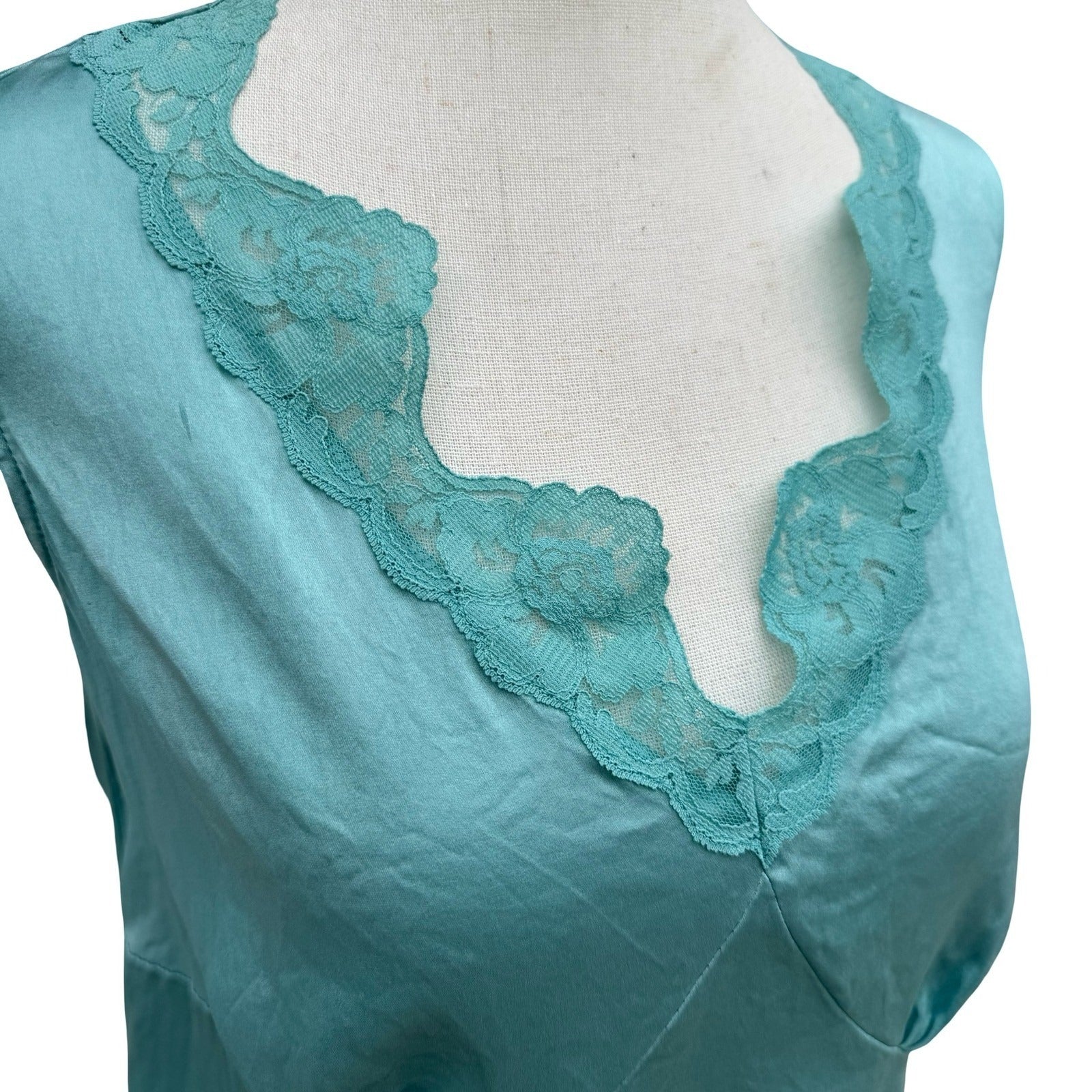 Vintage Y2K Turquoise Silky Lace Trim V-Neck Camisole Sleeveless Coquette Top M