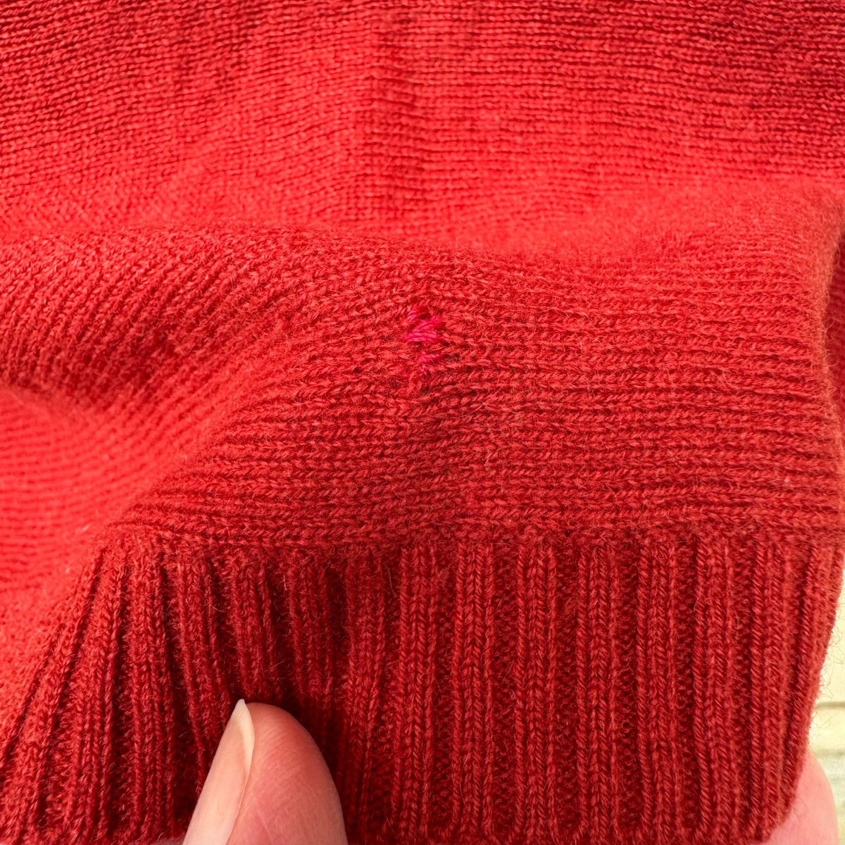 Vince 100% Cashmere Quiet Luxury Designer V Back Scoop Neck Sweater Tomato Red L