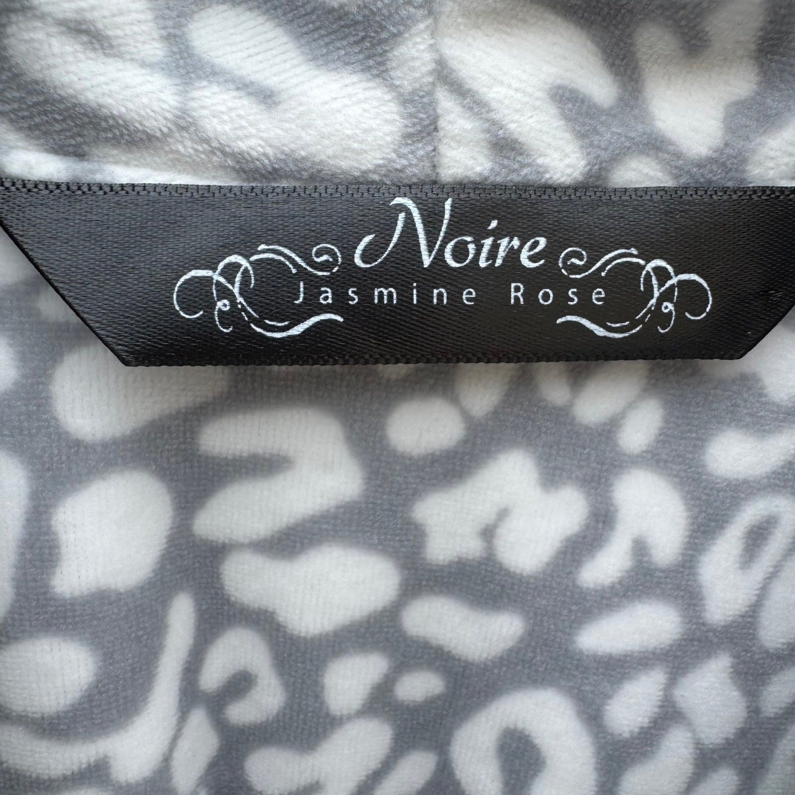 Noire Jasmine Rose Grey White Leopard Print Fleece Robe XL 727003 Shawl Collar