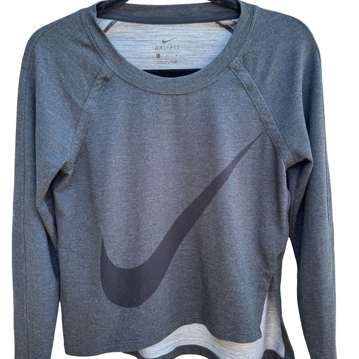 Nike Dri-FIT Athleisure Activewear Gorpcore Training High Low Logo Top Grey M