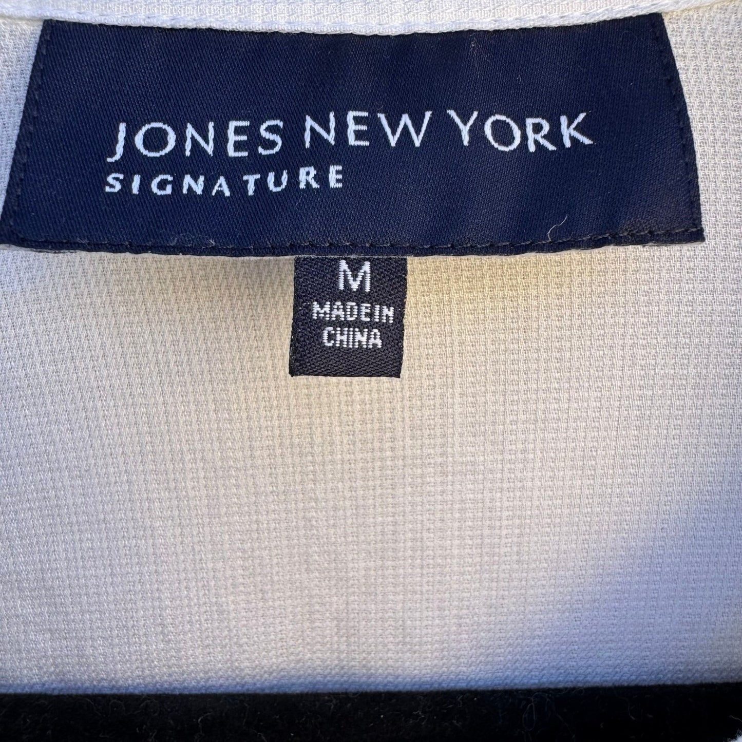 Jones New York Signature White Cotton Textured Button Down Shirt Sz M Minimalist
