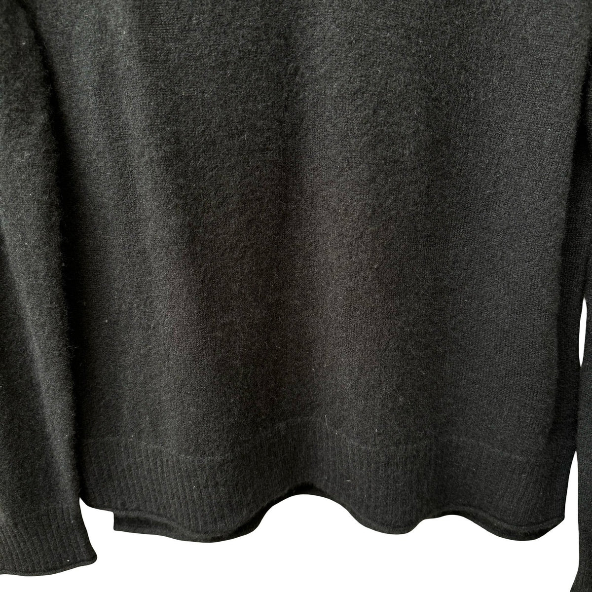 The Cashmere Project 100% Cashmere Quiet Luxury Minimalist Cozy Sweater Black M