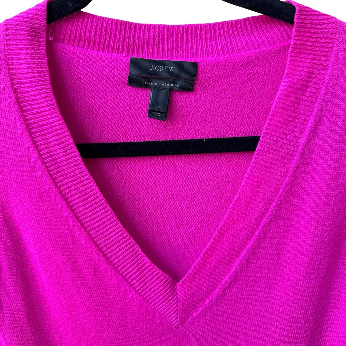 J Crew Italian Cashmere Quiet Luxury Preppy Barbiecore V-Neck Sweater Pink XS