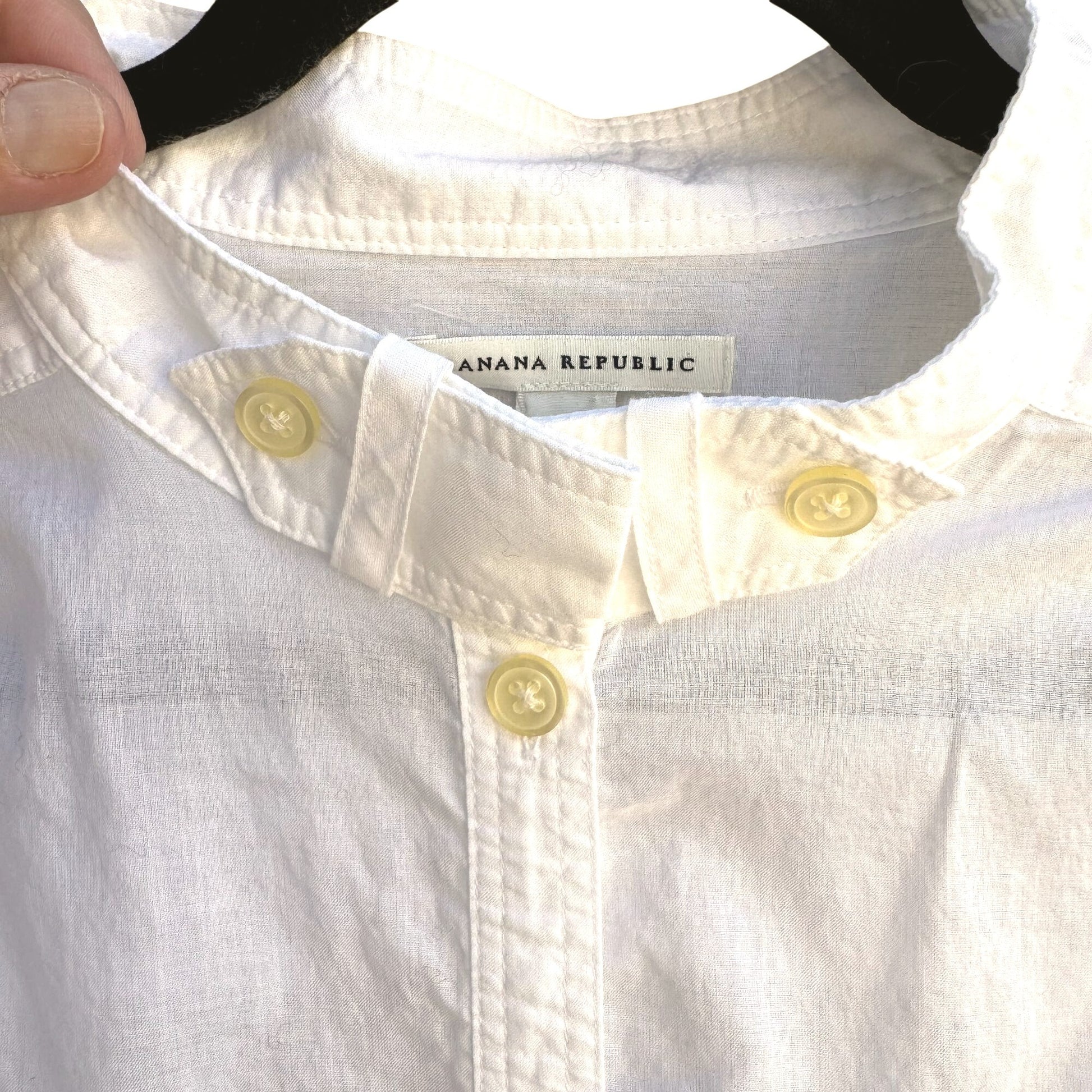 Banana Republic White Button Up Long Sleeve Chest Pockets Mandarin Collar Shirt