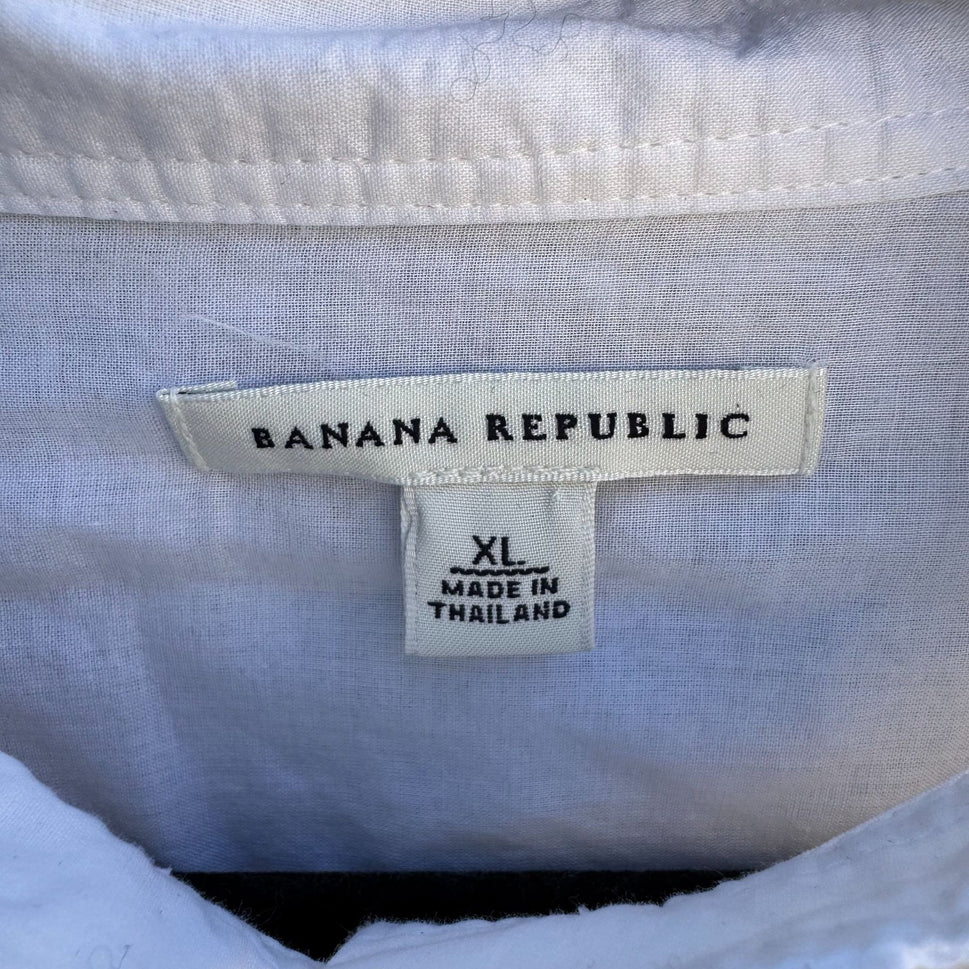 Banana Republic White Button Up Long Sleeve Chest Pockets Mandarin Collar Shirt