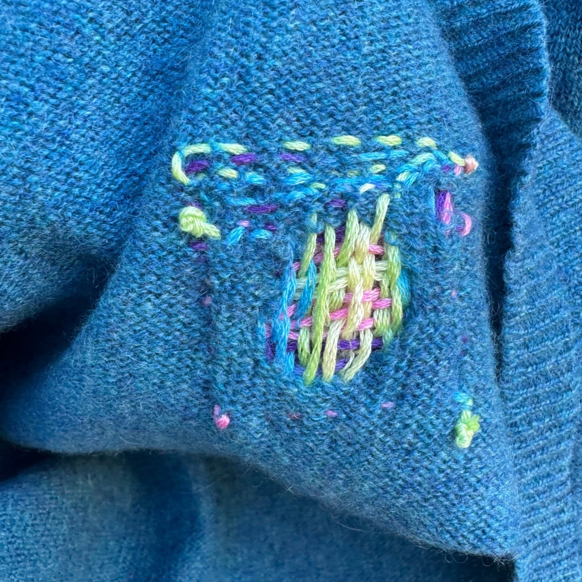 Ann Taylor Upcycled Cashmere V-Neck Sweater Visible Mending Patch Sweater Teal M